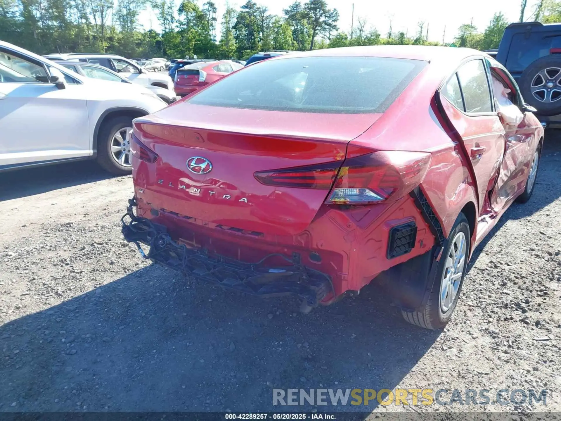 19 Photograph of a damaged car 5NPD74LF2LH617525 HYUNDAI ELANTRA 2020