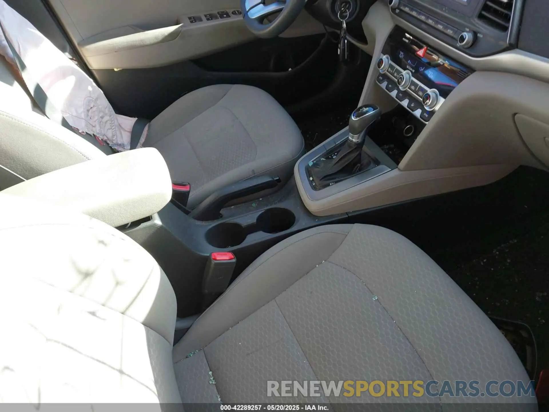 5 Photograph of a damaged car 5NPD74LF2LH617525 HYUNDAI ELANTRA 2020