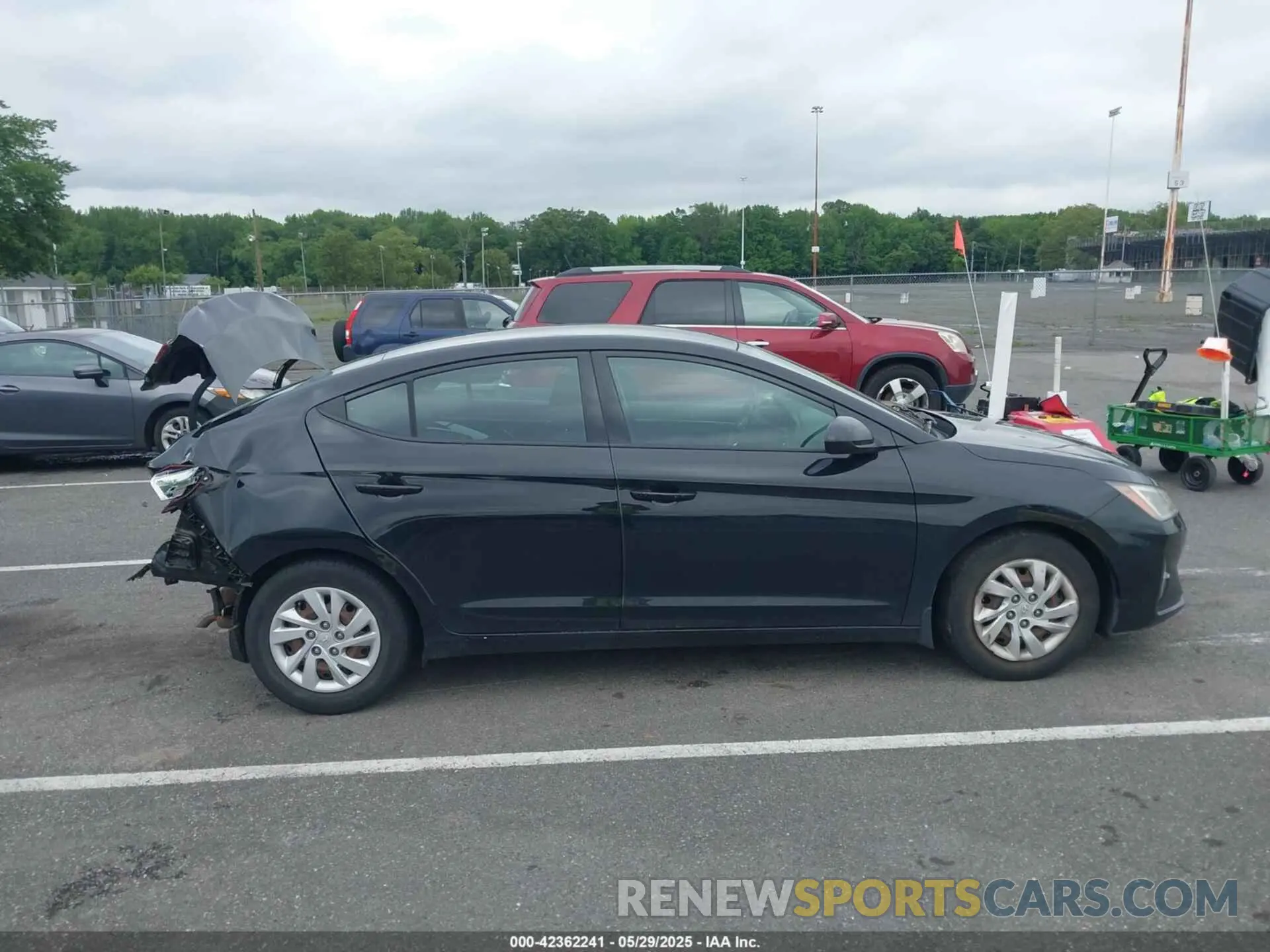 13 Photograph of a damaged car 5NPD74LF3LH541927 HYUNDAI ELANTRA 2020