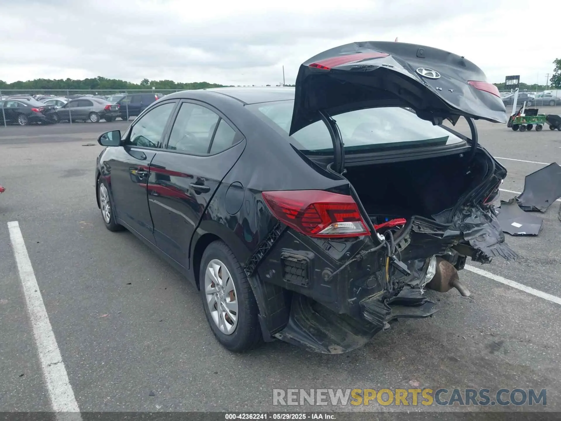 3 Photograph of a damaged car 5NPD74LF3LH541927 HYUNDAI ELANTRA 2020