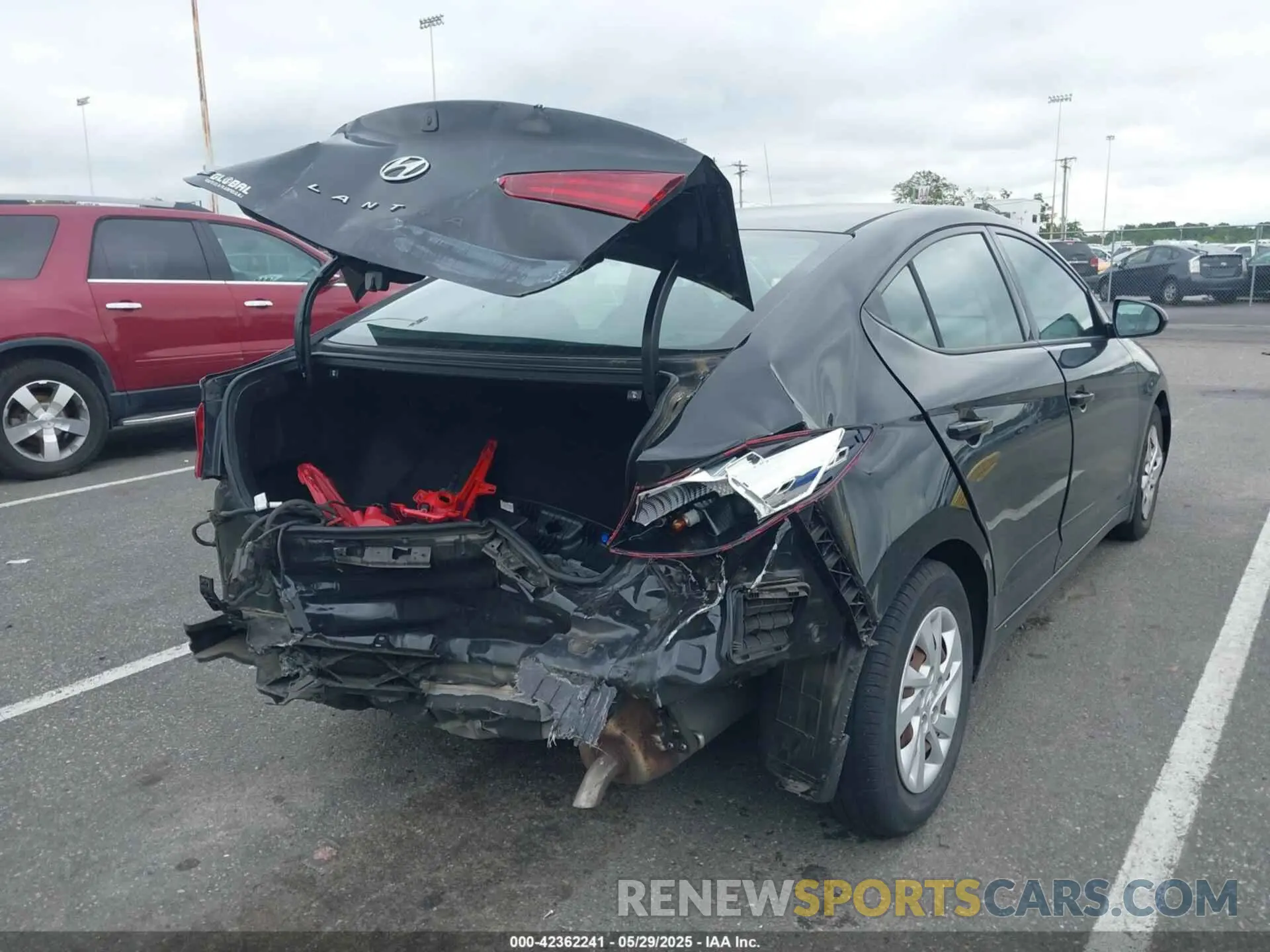 4 Photograph of a damaged car 5NPD74LF3LH541927 HYUNDAI ELANTRA 2020