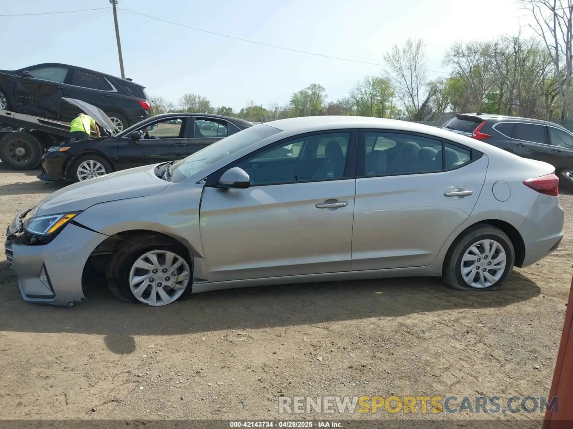 13 Photograph of a damaged car 5NPD74LF3LH565371 HYUNDAI ELANTRA 2020