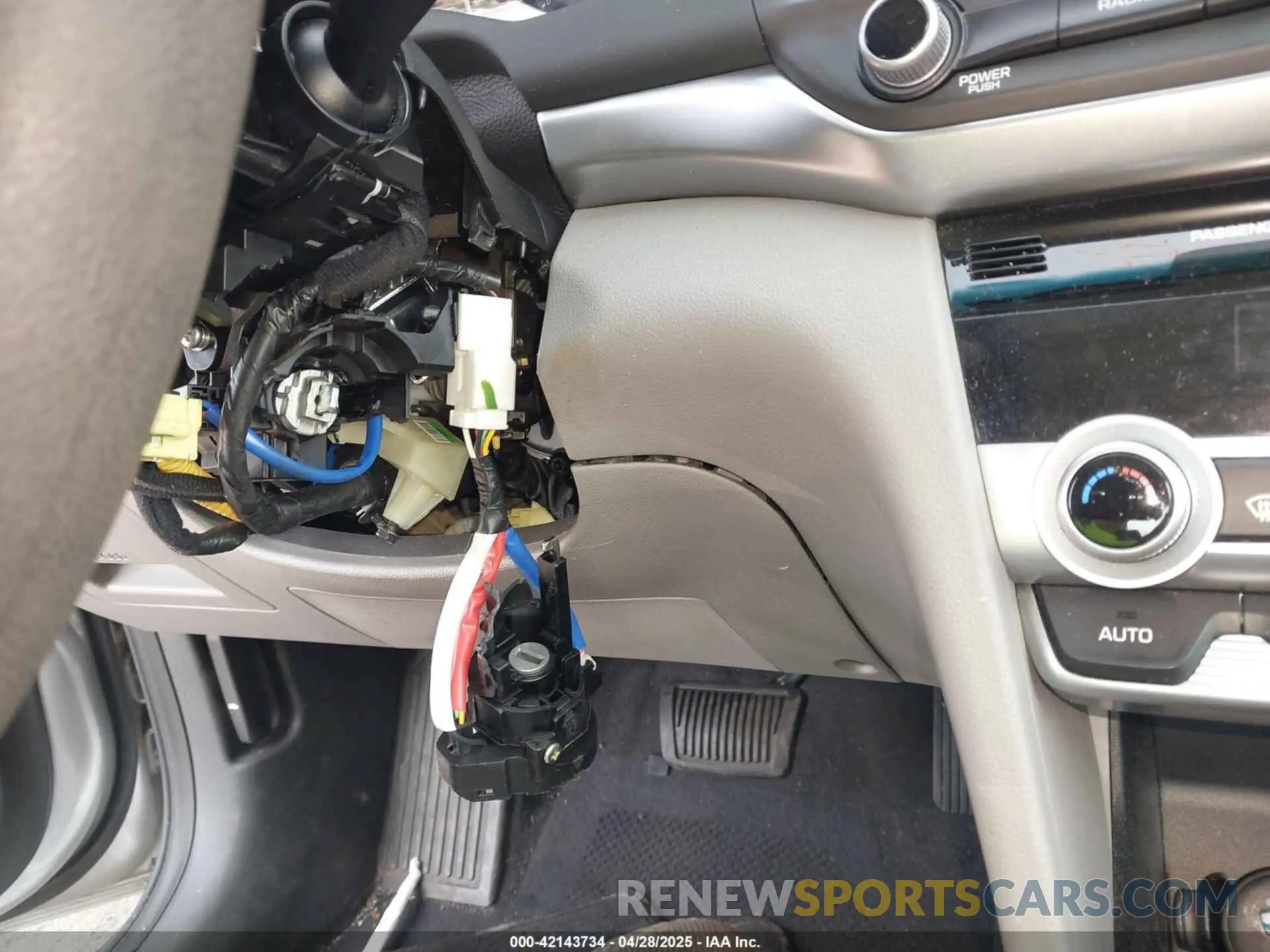 19 Photograph of a damaged car 5NPD74LF3LH565371 HYUNDAI ELANTRA 2020