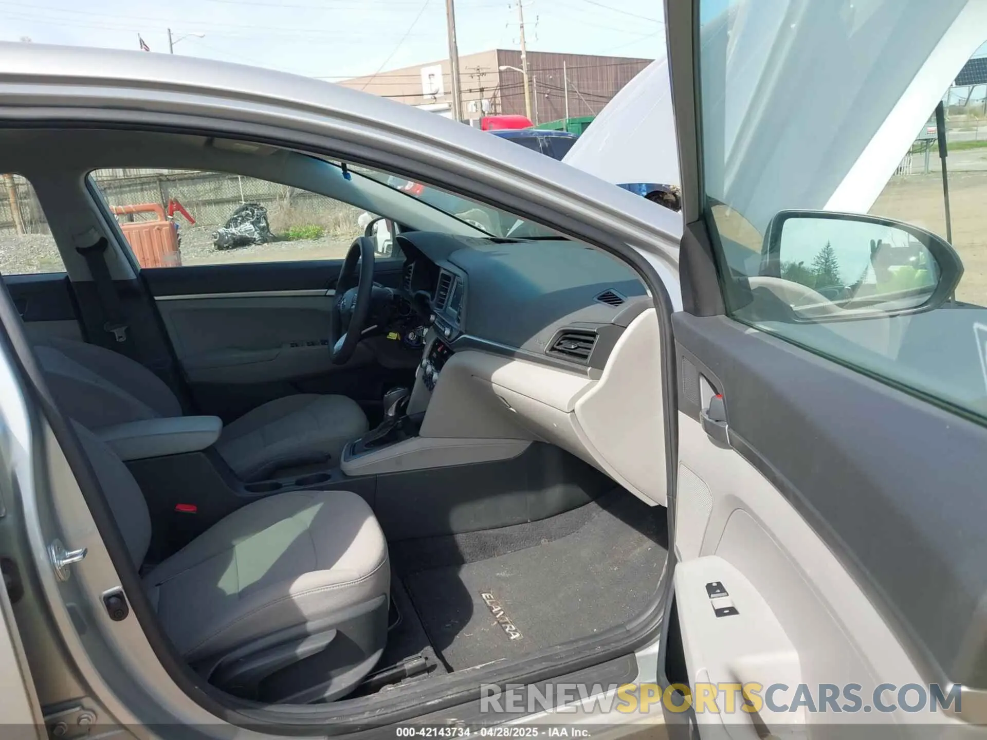 5 Photograph of a damaged car 5NPD74LF3LH565371 HYUNDAI ELANTRA 2020