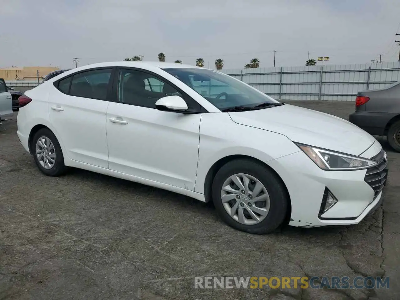 4 Photograph of a damaged car 5NPD74LF3LH597186 HYUNDAI ELANTRA 2020