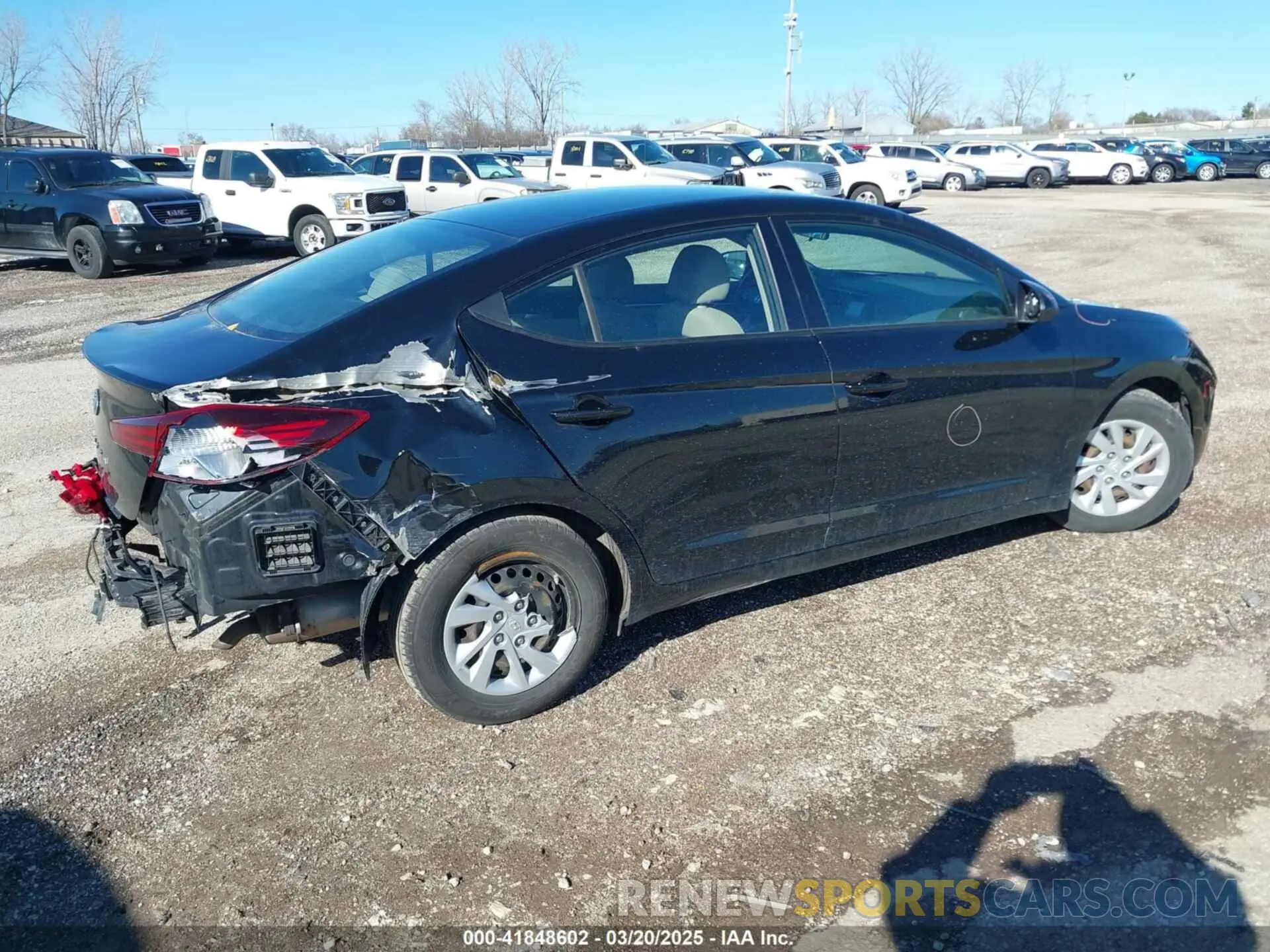 4 Photograph of a damaged car 5NPD74LF4LH527437 HYUNDAI ELANTRA 2020