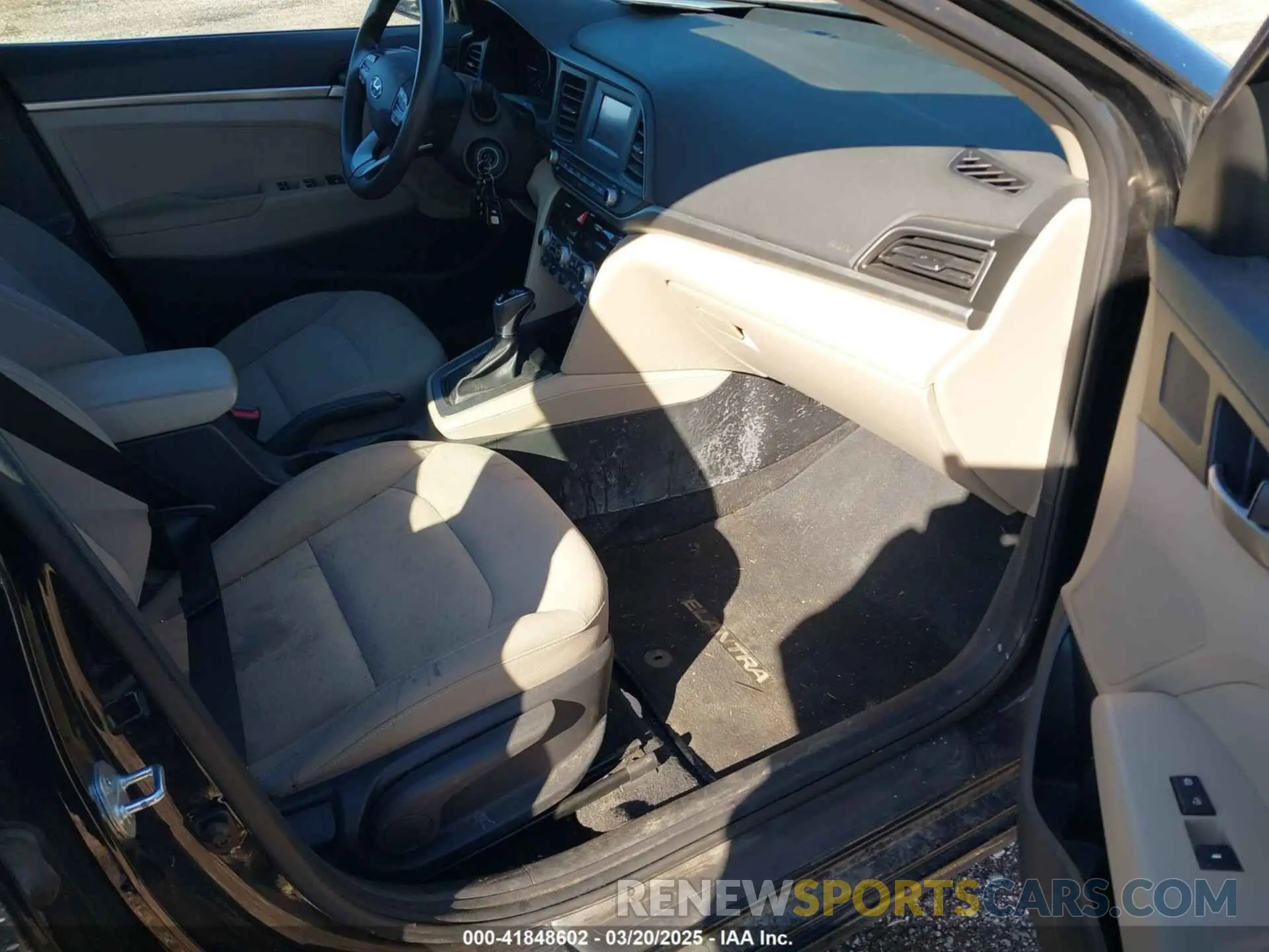 5 Photograph of a damaged car 5NPD74LF4LH527437 HYUNDAI ELANTRA 2020
