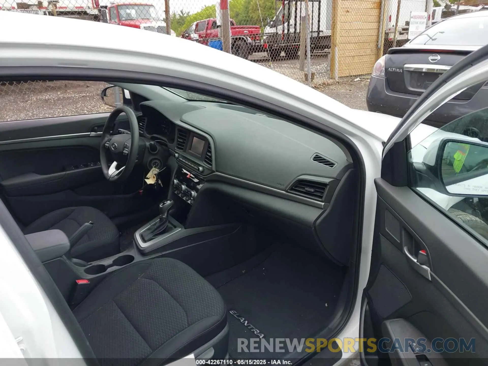 5 Photograph of a damaged car 5NPD74LF4LH548952 HYUNDAI ELANTRA 2020