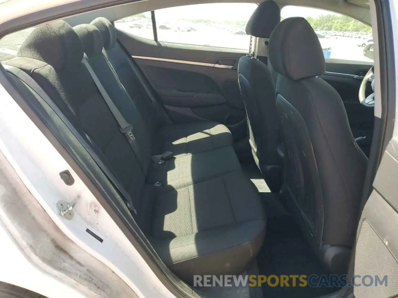 10 Photograph of a damaged car 5NPD74LF4LH580638 HYUNDAI ELANTRA 2020