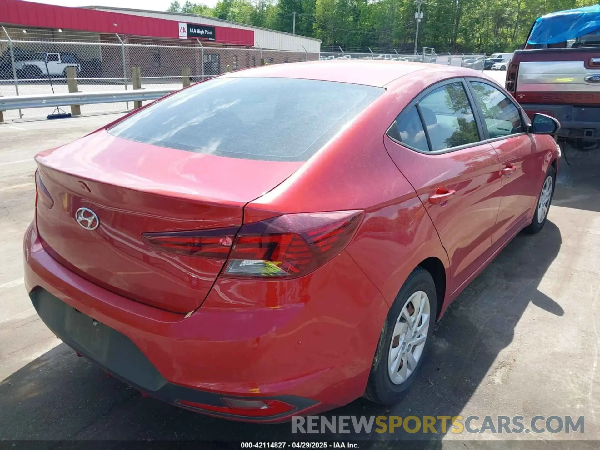4 Photograph of a damaged car 5NPD74LF5LH523929 HYUNDAI ELANTRA 2020