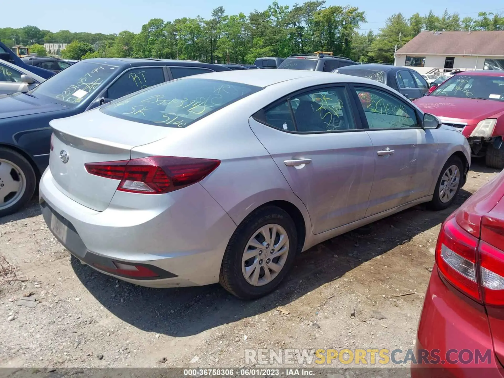 4 Photograph of a damaged car 5NPD74LF5LH529455 HYUNDAI ELANTRA 2020