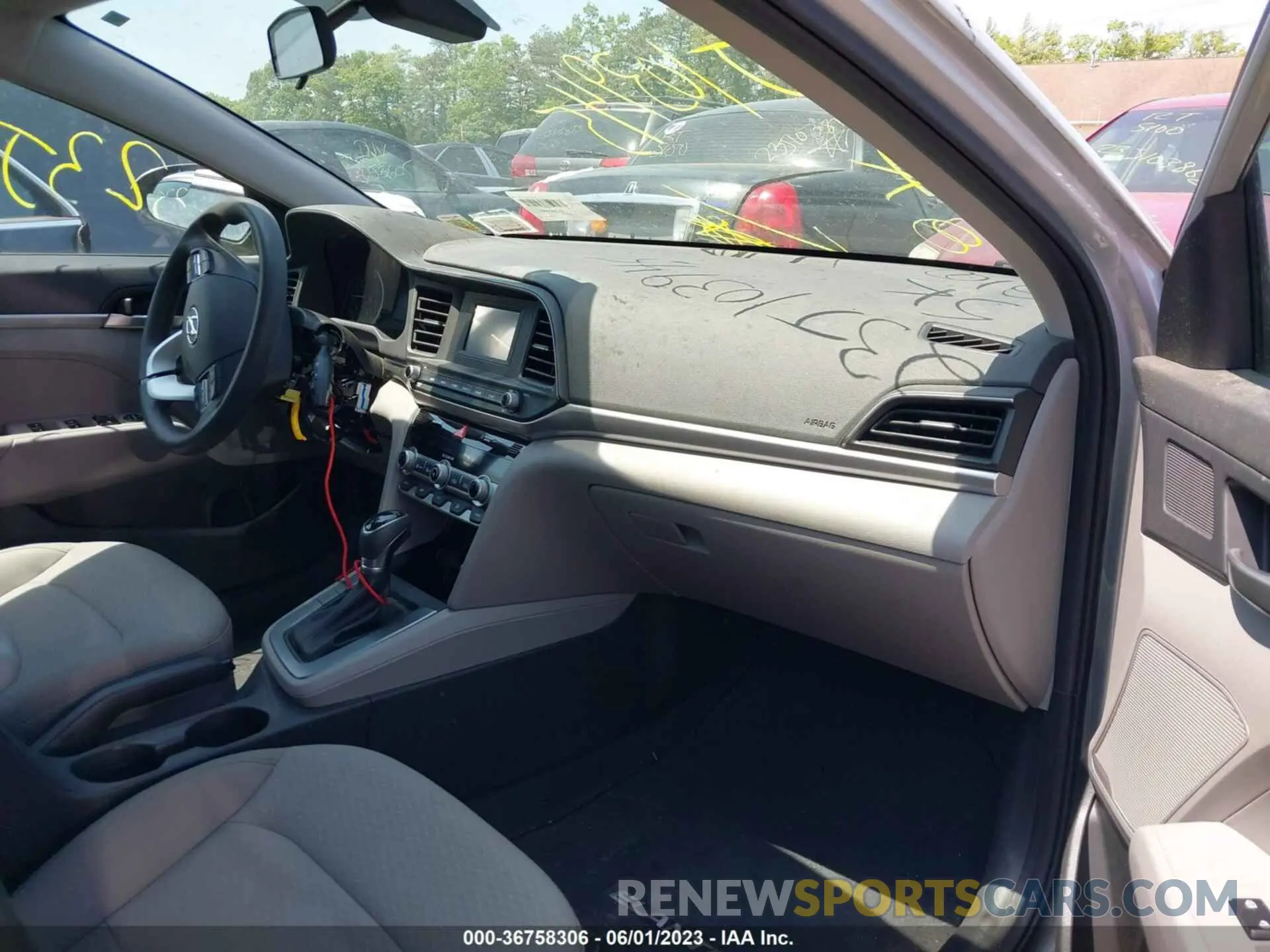 5 Photograph of a damaged car 5NPD74LF5LH529455 HYUNDAI ELANTRA 2020