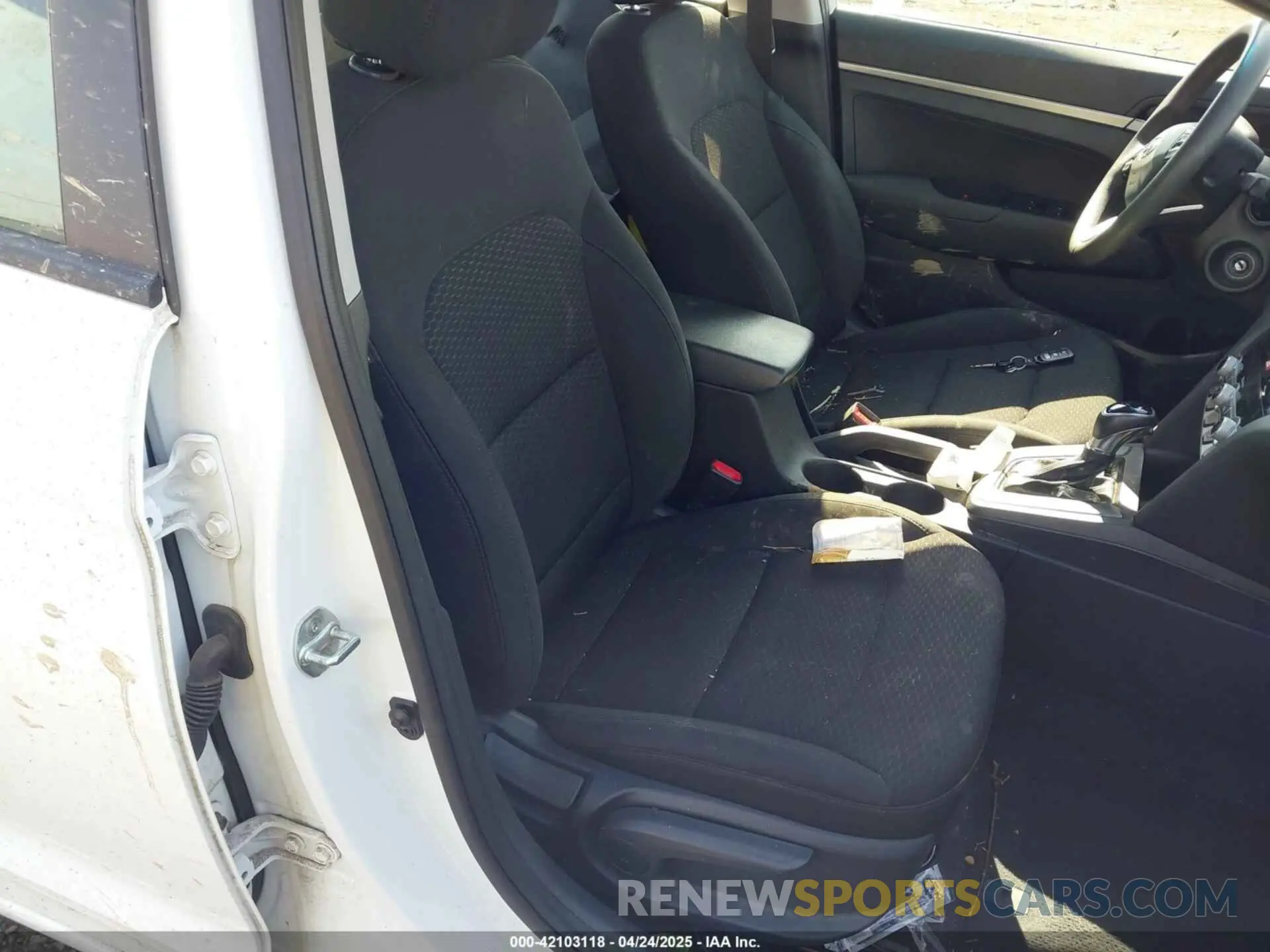 5 Photograph of a damaged car 5NPD74LF5LH533859 HYUNDAI ELANTRA 2020