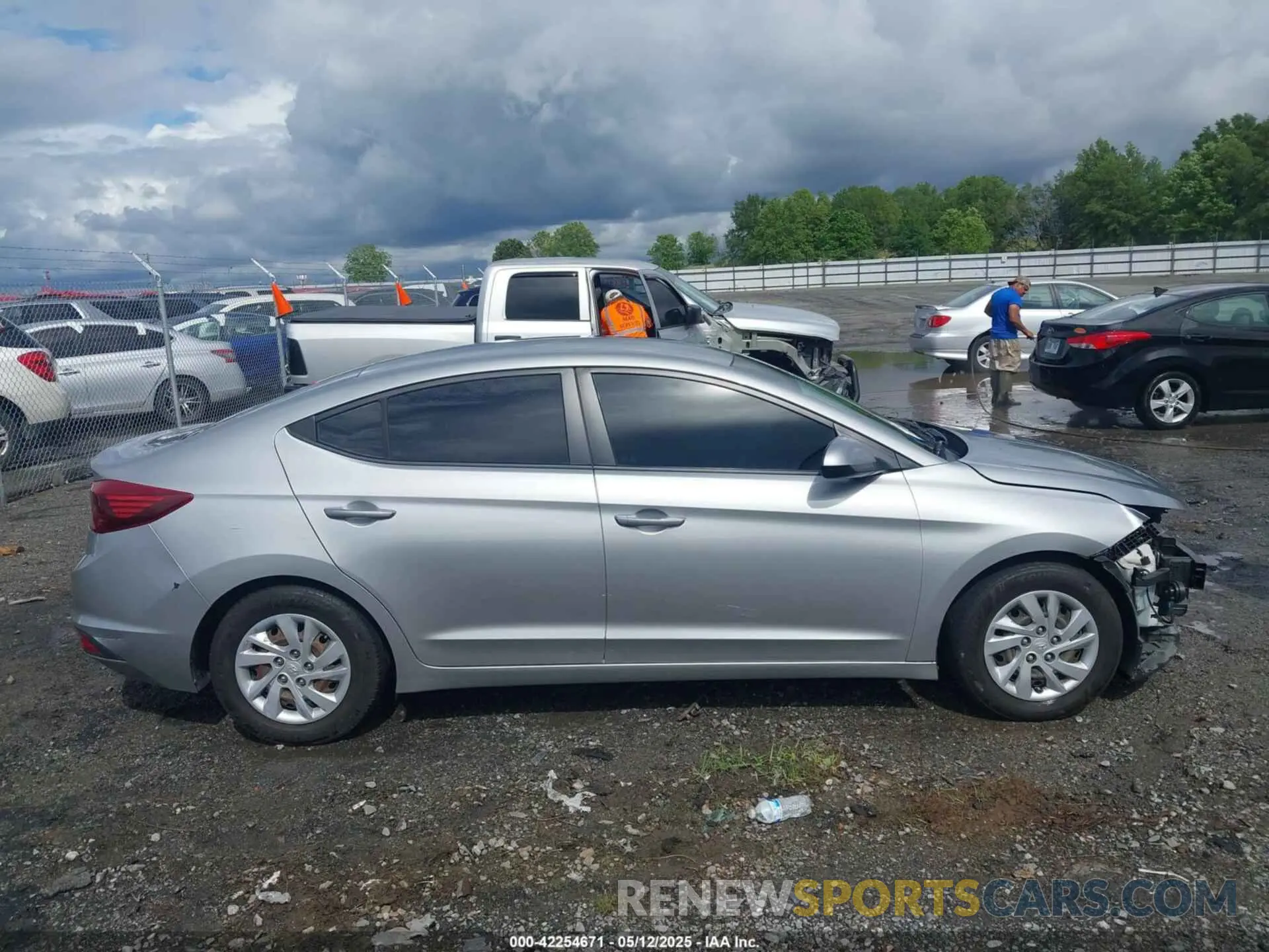 14 Photograph of a damaged car 5NPD74LF5LH596749 HYUNDAI ELANTRA 2020