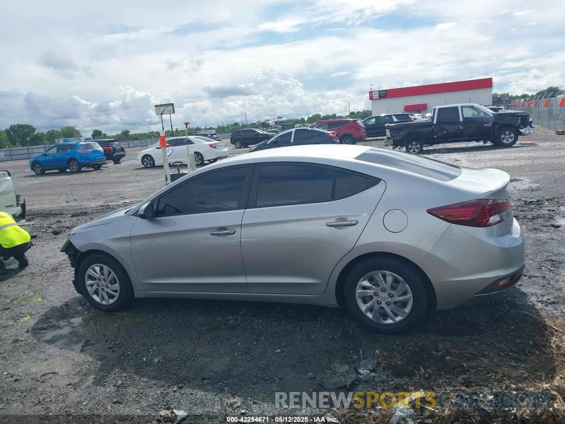 15 Photograph of a damaged car 5NPD74LF5LH596749 HYUNDAI ELANTRA 2020