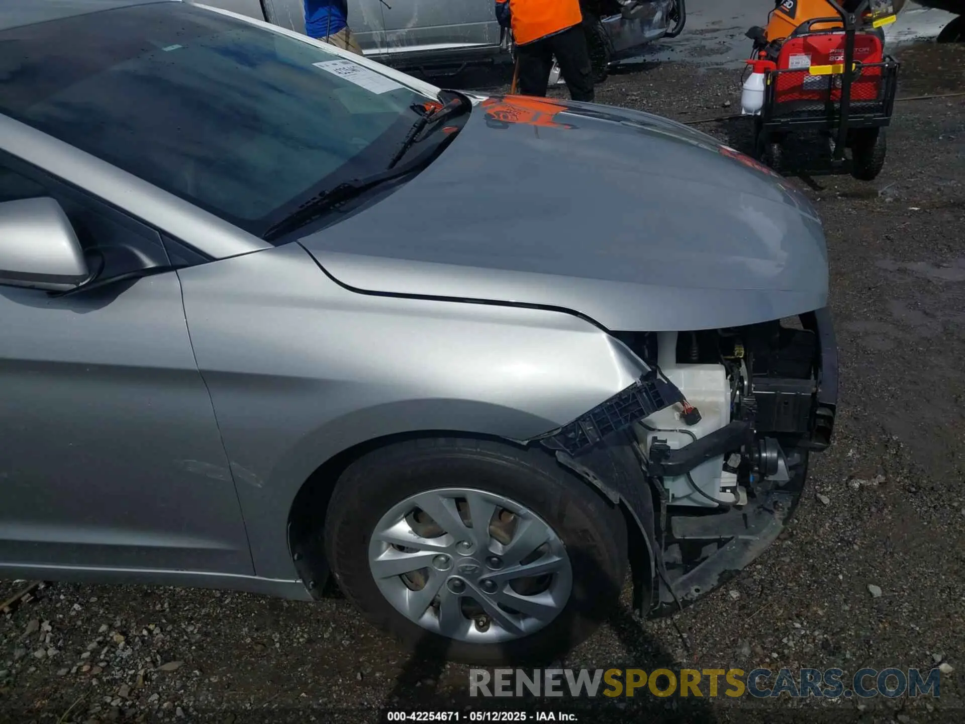 18 Photograph of a damaged car 5NPD74LF5LH596749 HYUNDAI ELANTRA 2020