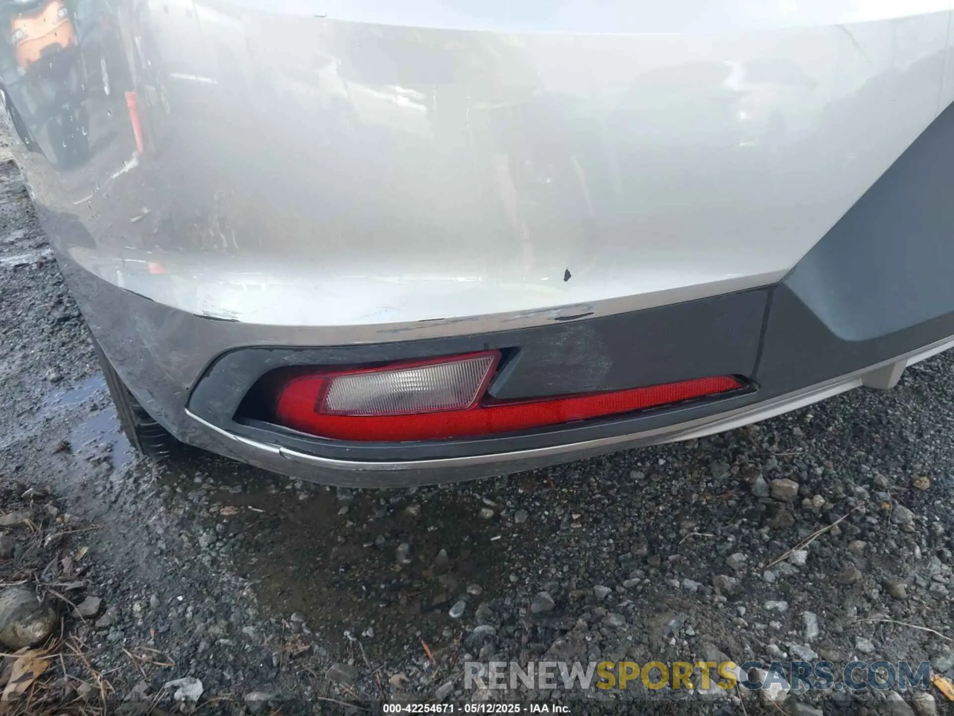 19 Photograph of a damaged car 5NPD74LF5LH596749 HYUNDAI ELANTRA 2020