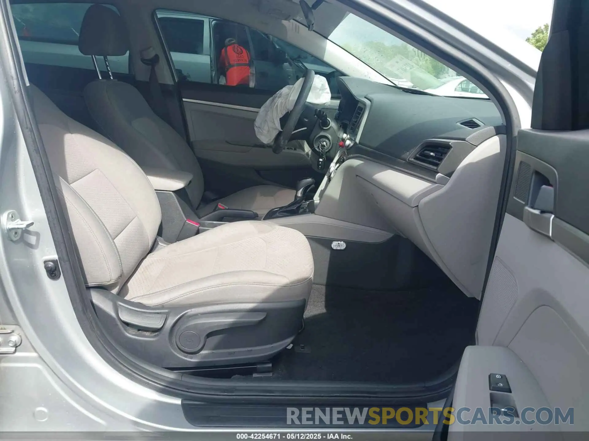 5 Photograph of a damaged car 5NPD74LF5LH596749 HYUNDAI ELANTRA 2020