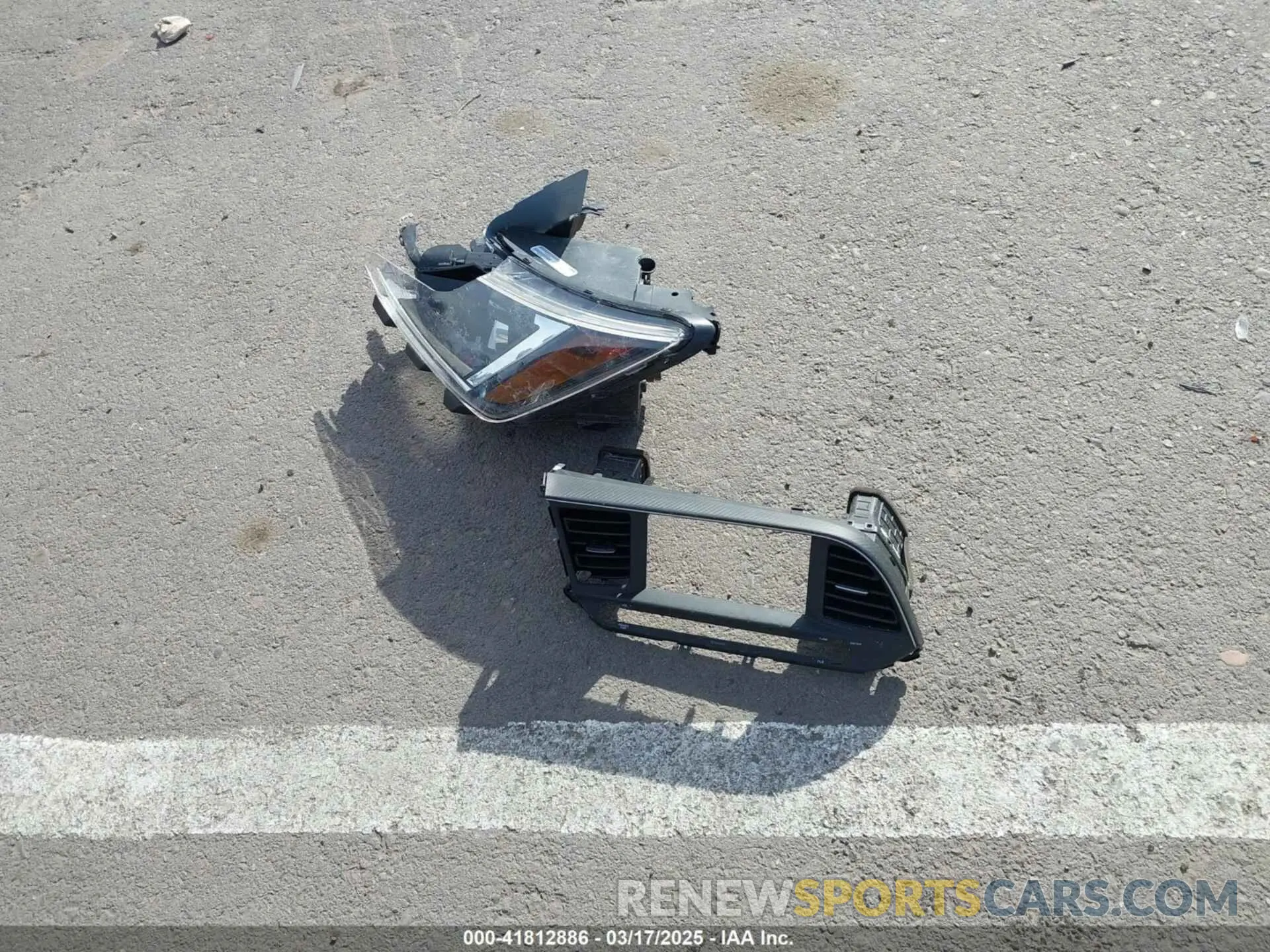 12 Photograph of a damaged car 5NPD74LF5LH603604 HYUNDAI ELANTRA 2020