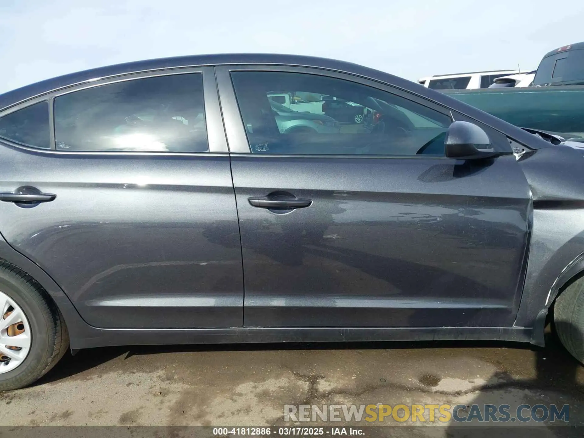14 Photograph of a damaged car 5NPD74LF5LH603604 HYUNDAI ELANTRA 2020