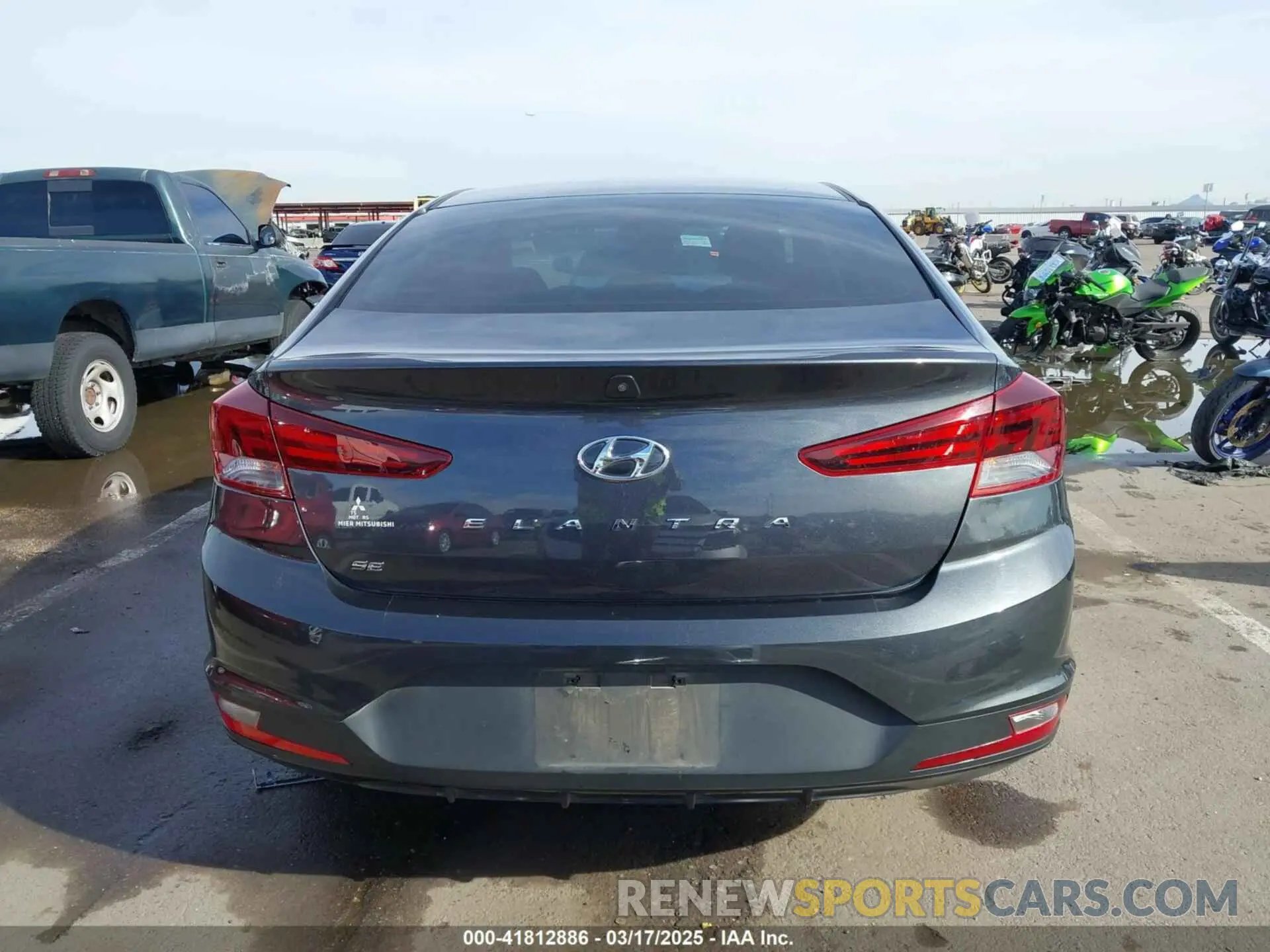 17 Photograph of a damaged car 5NPD74LF5LH603604 HYUNDAI ELANTRA 2020