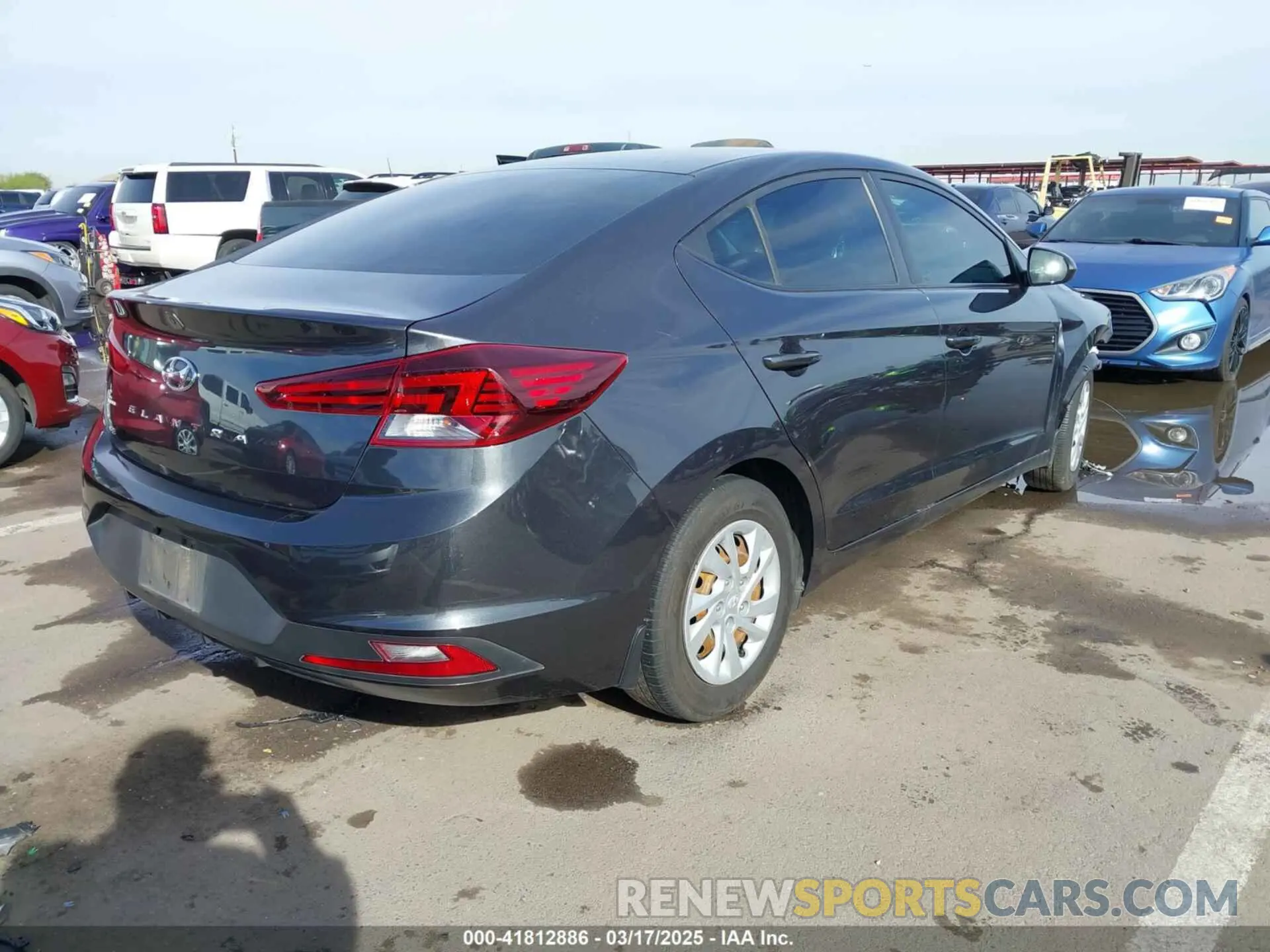 4 Photograph of a damaged car 5NPD74LF5LH603604 HYUNDAI ELANTRA 2020