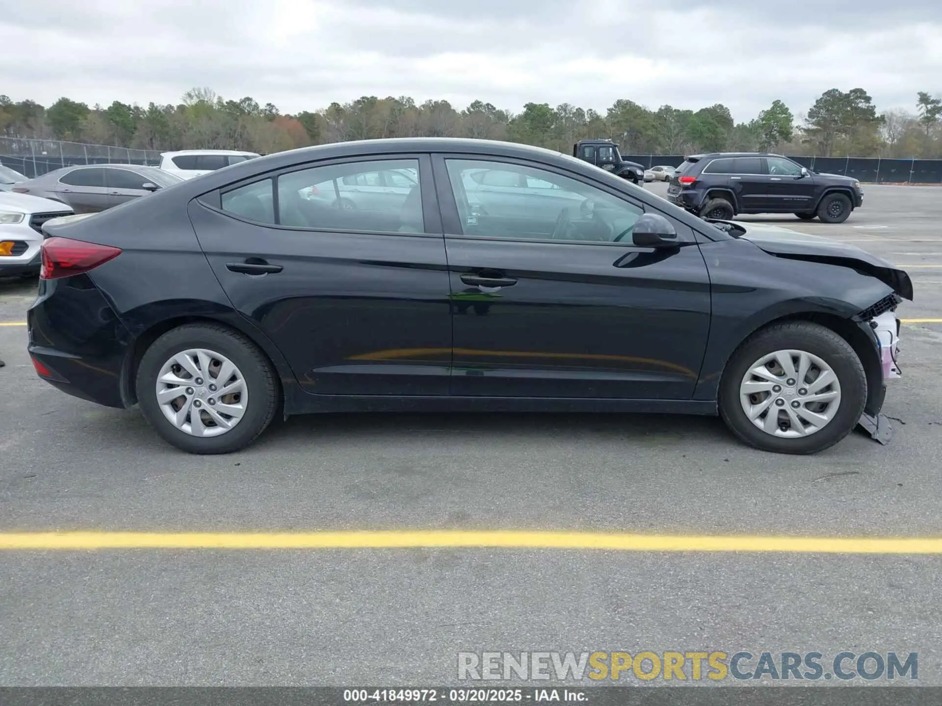 14 Photograph of a damaged car 5NPD74LF5LH615445 HYUNDAI ELANTRA 2020