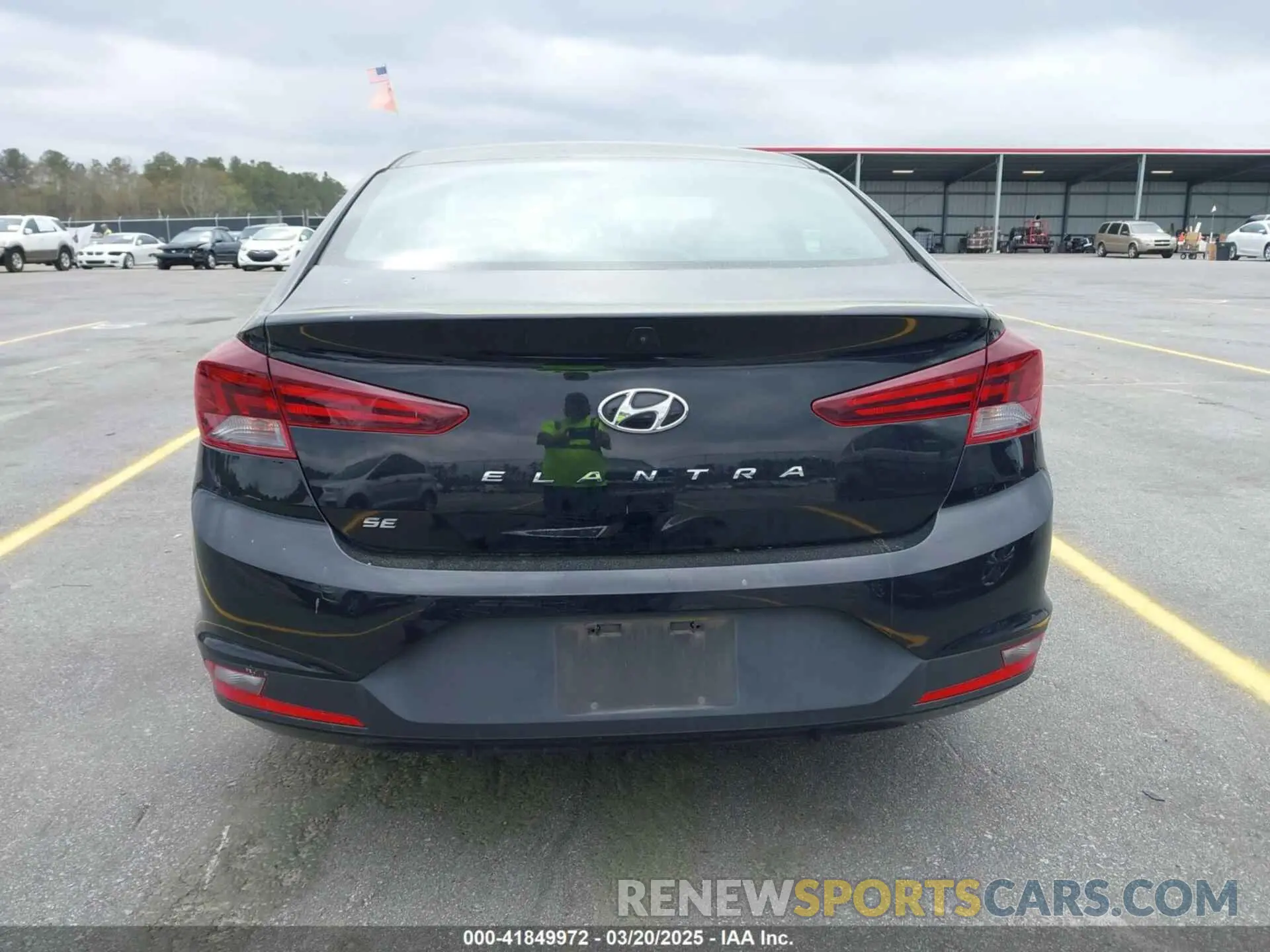 17 Photograph of a damaged car 5NPD74LF5LH615445 HYUNDAI ELANTRA 2020
