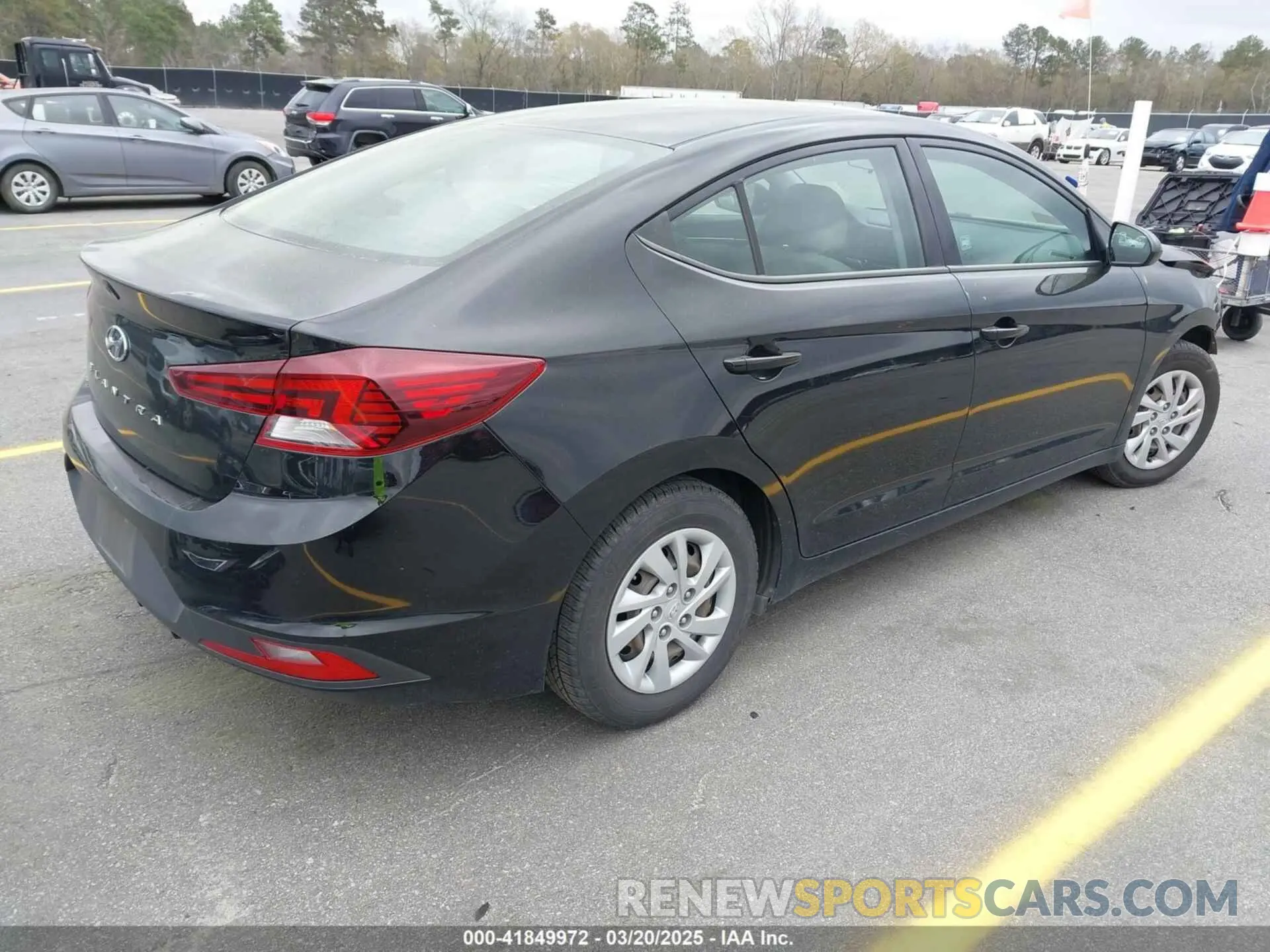4 Photograph of a damaged car 5NPD74LF5LH615445 HYUNDAI ELANTRA 2020