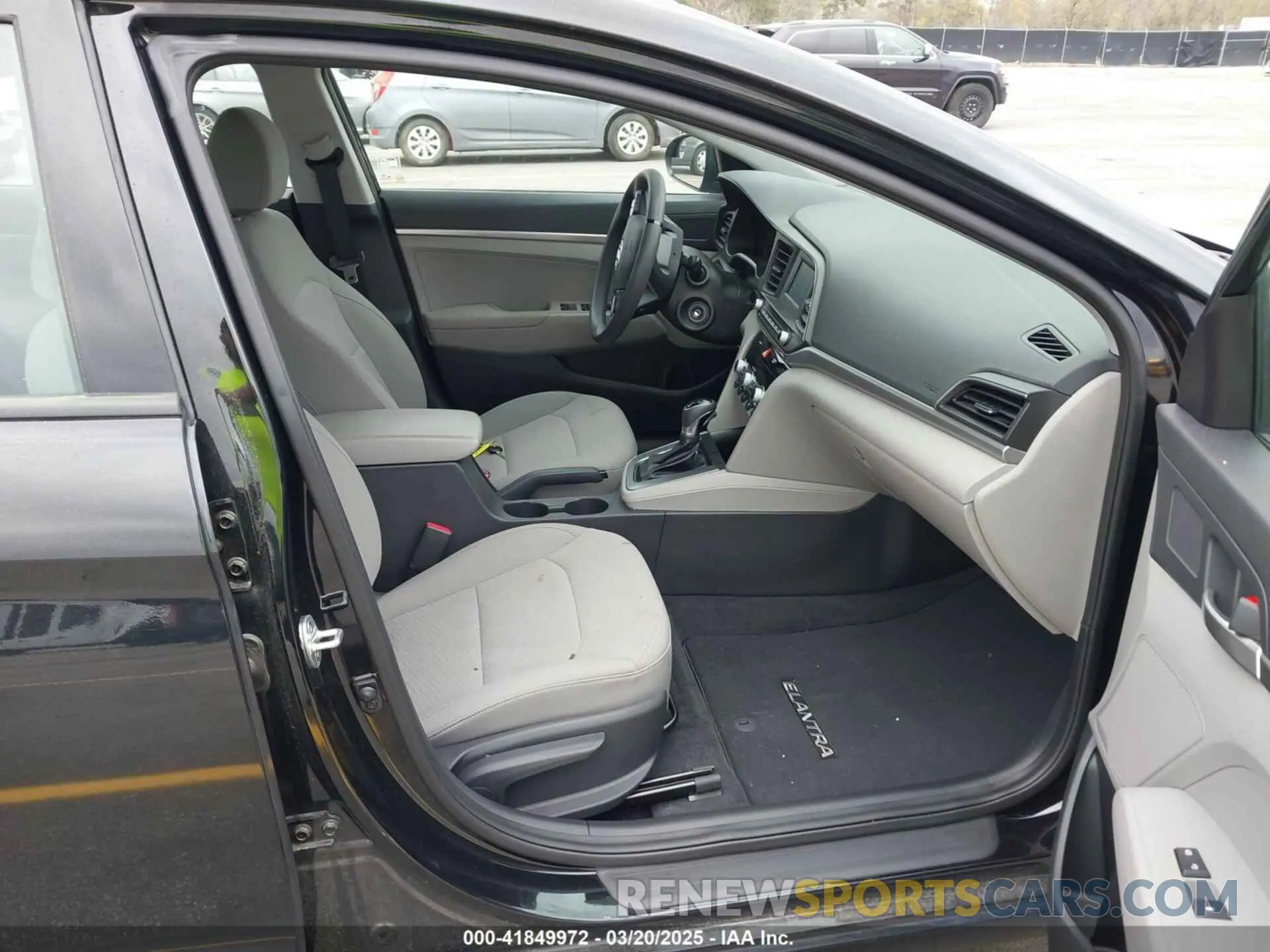 5 Photograph of a damaged car 5NPD74LF5LH615445 HYUNDAI ELANTRA 2020