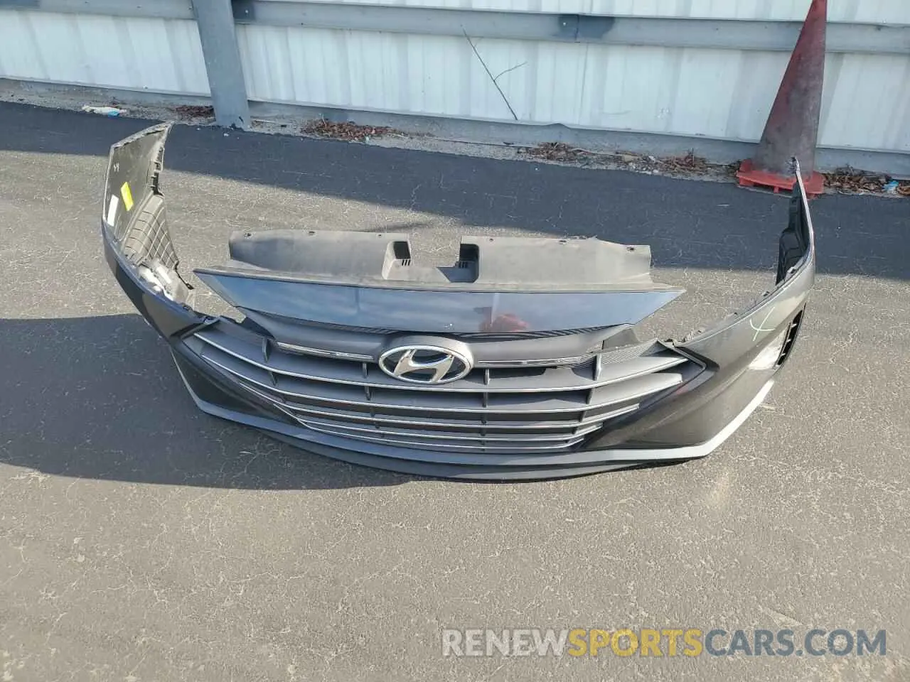 12 Photograph of a damaged car 5NPD74LF6LH576168 HYUNDAI ELANTRA 2020