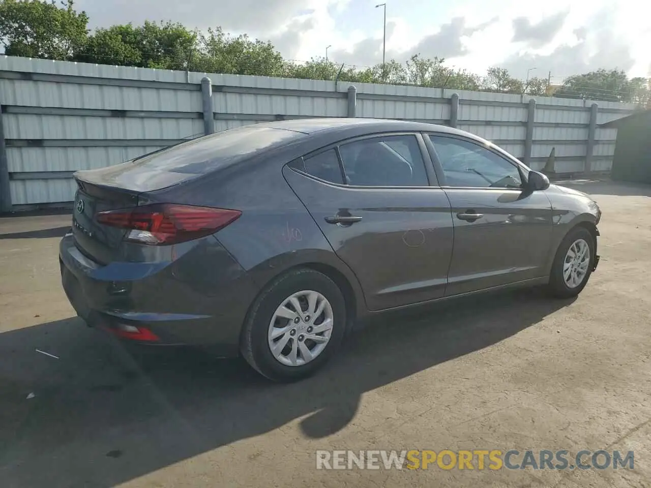 3 Photograph of a damaged car 5NPD74LF6LH576168 HYUNDAI ELANTRA 2020