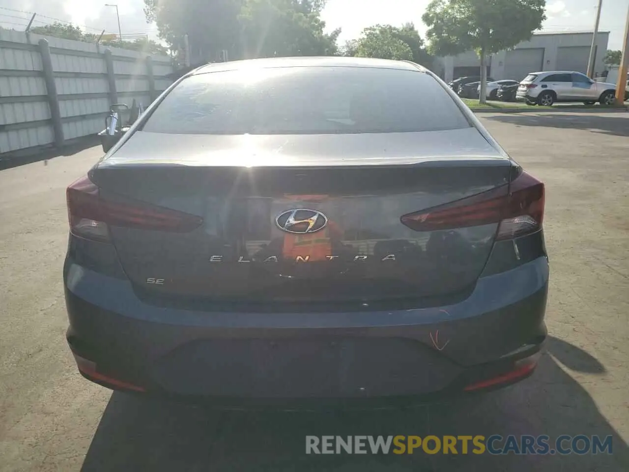 6 Photograph of a damaged car 5NPD74LF6LH576168 HYUNDAI ELANTRA 2020