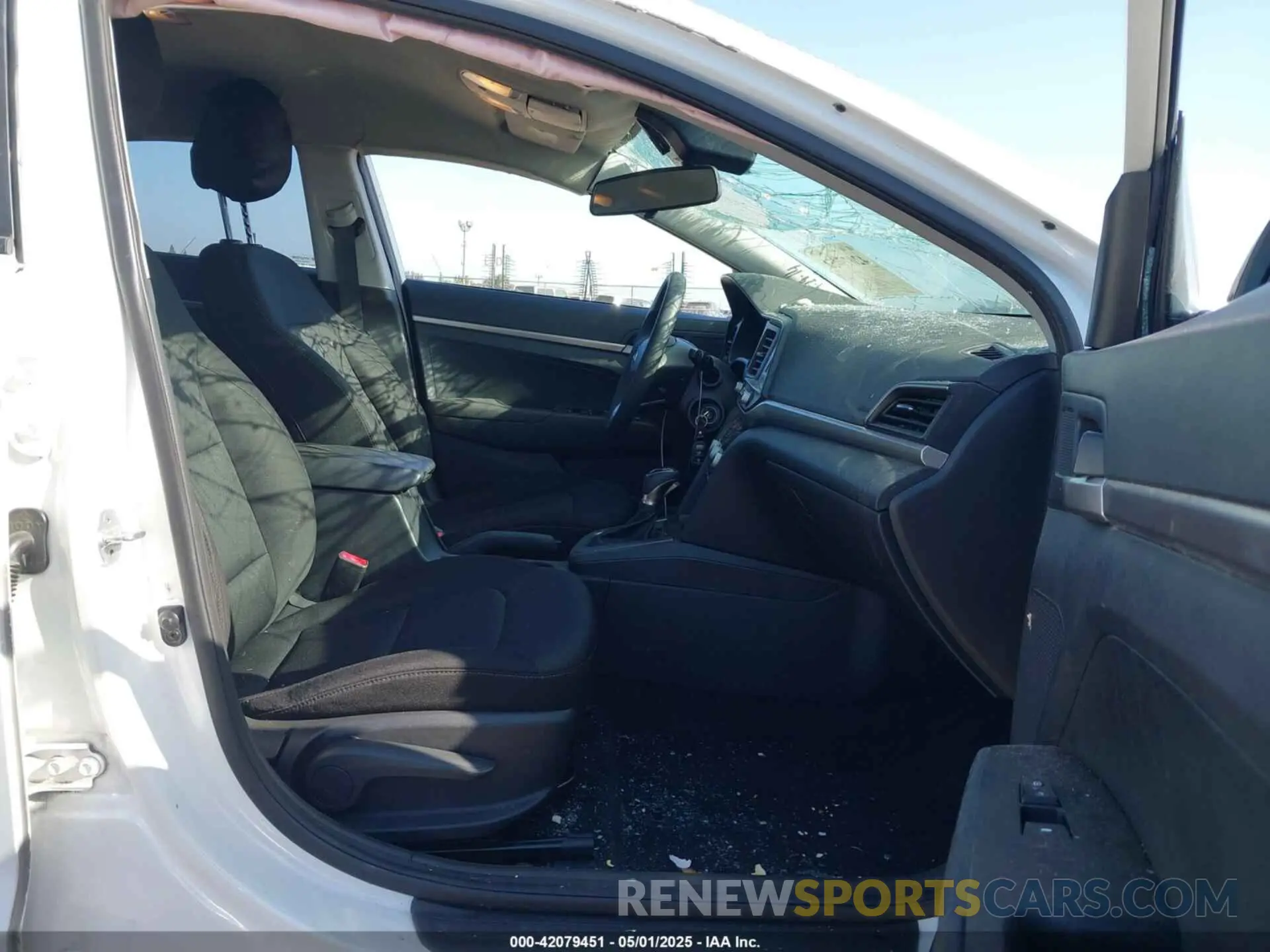 5 Photograph of a damaged car 5NPD74LF6LH589227 HYUNDAI ELANTRA 2020