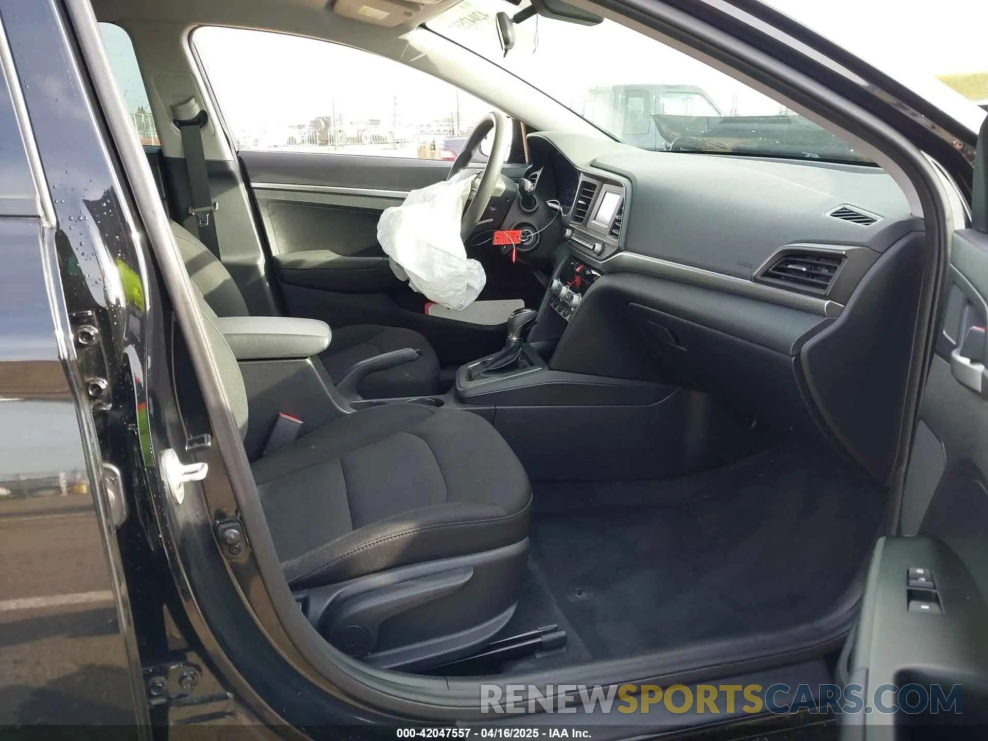 5 Photograph of a damaged car 5NPD74LF6LH597490 HYUNDAI ELANTRA 2020