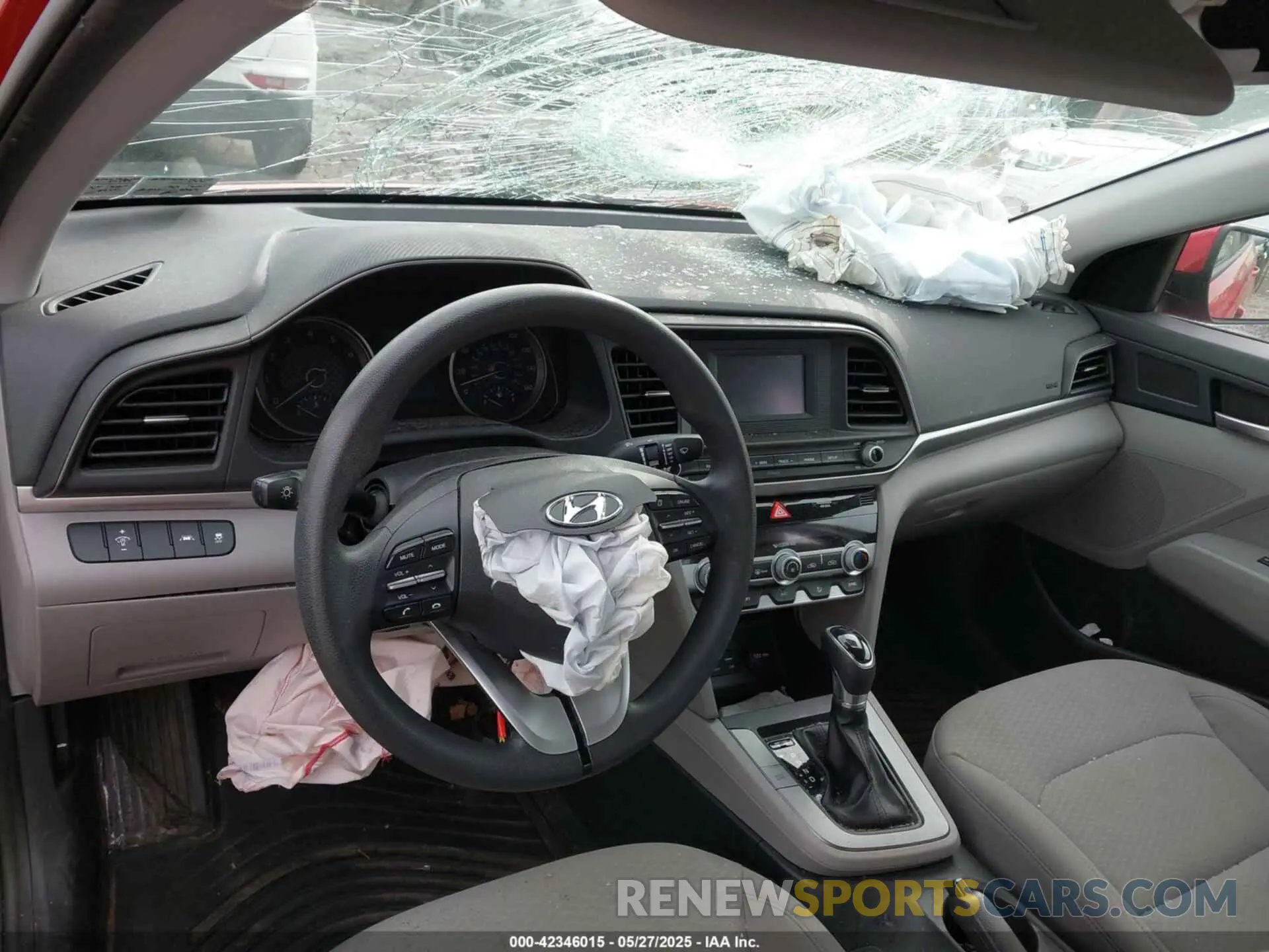 19 Photograph of a damaged car 5NPD74LF6LH616569 HYUNDAI ELANTRA 2020