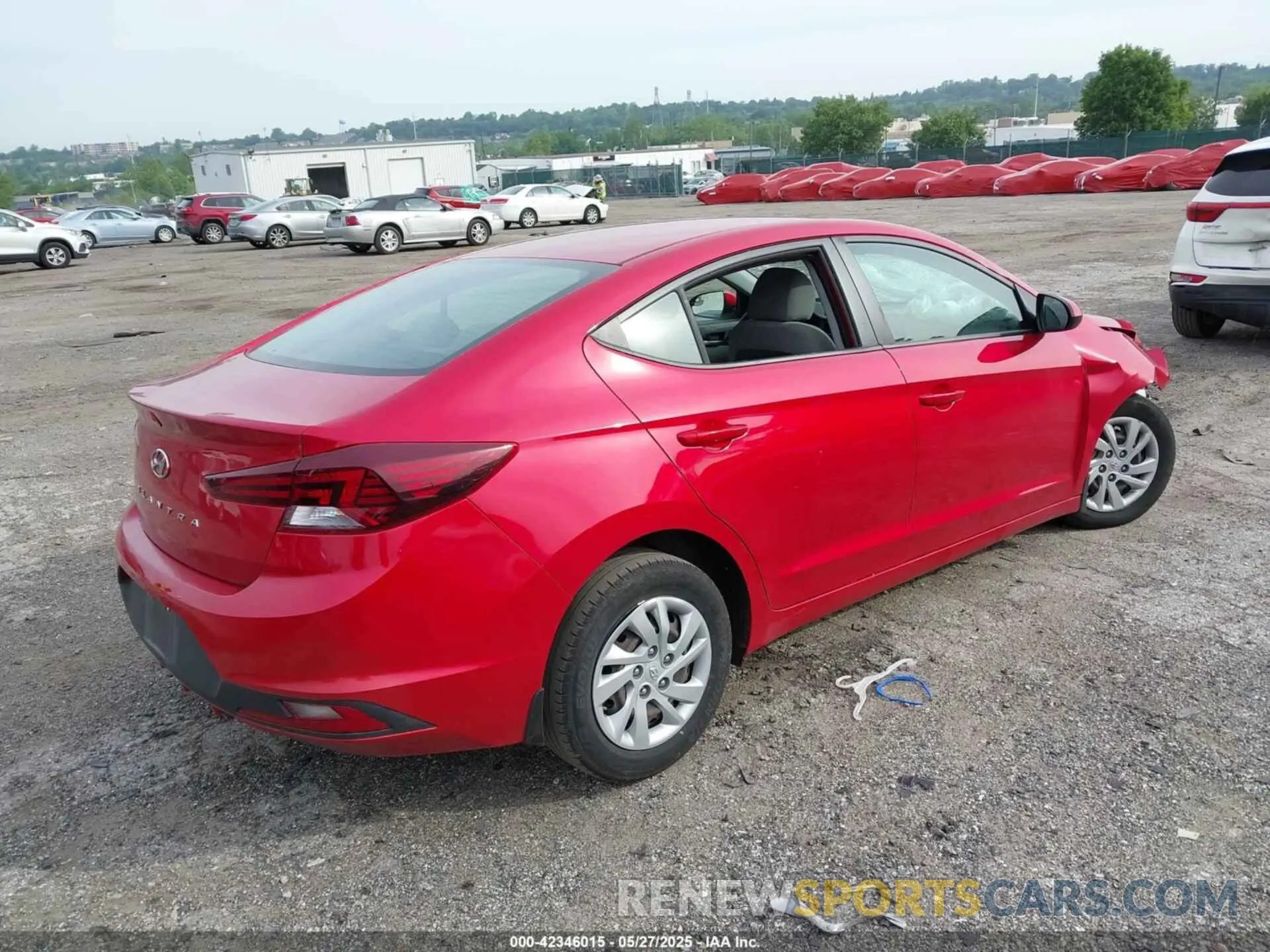 4 Photograph of a damaged car 5NPD74LF6LH616569 HYUNDAI ELANTRA 2020