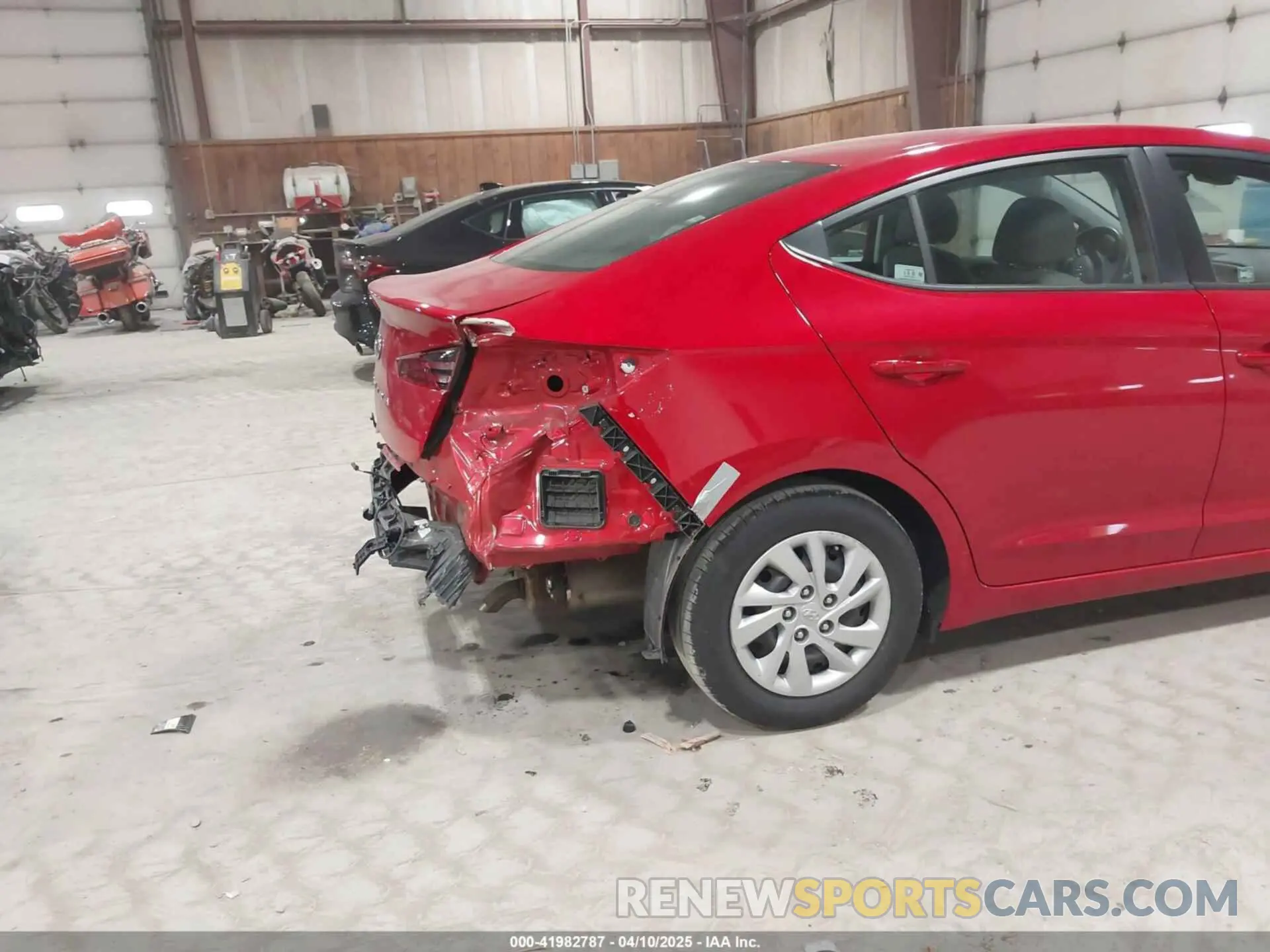 17 Photograph of a damaged car 5NPD74LF6LH619830 HYUNDAI ELANTRA 2020