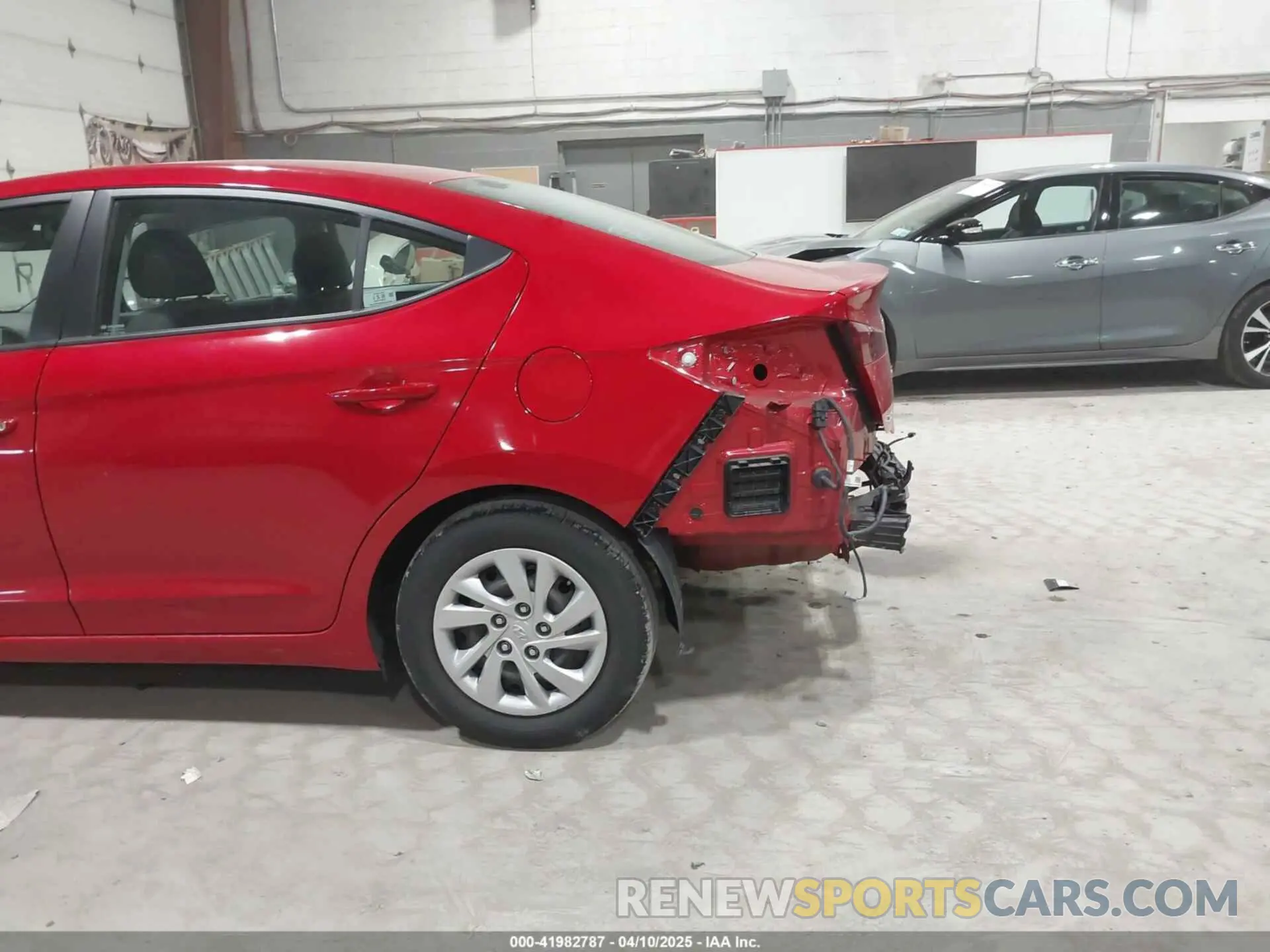 18 Photograph of a damaged car 5NPD74LF6LH619830 HYUNDAI ELANTRA 2020