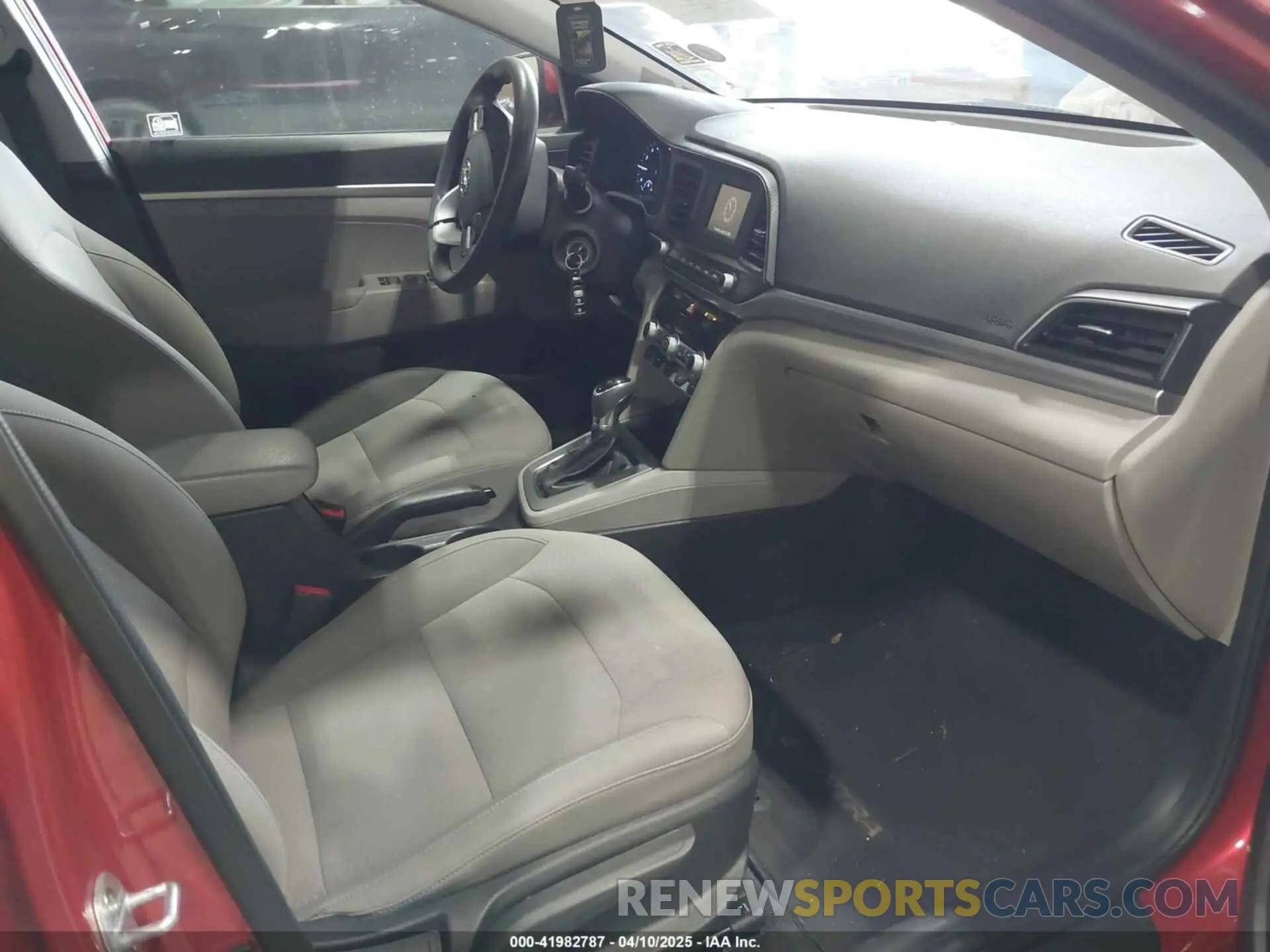 5 Photograph of a damaged car 5NPD74LF6LH619830 HYUNDAI ELANTRA 2020