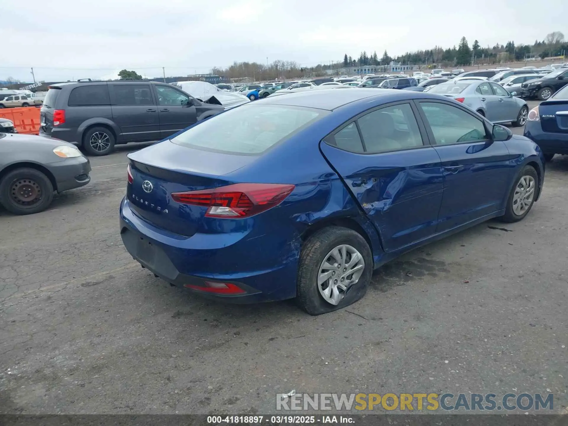 4 Photograph of a damaged car 5NPD74LF7LH510888 HYUNDAI ELANTRA 2020