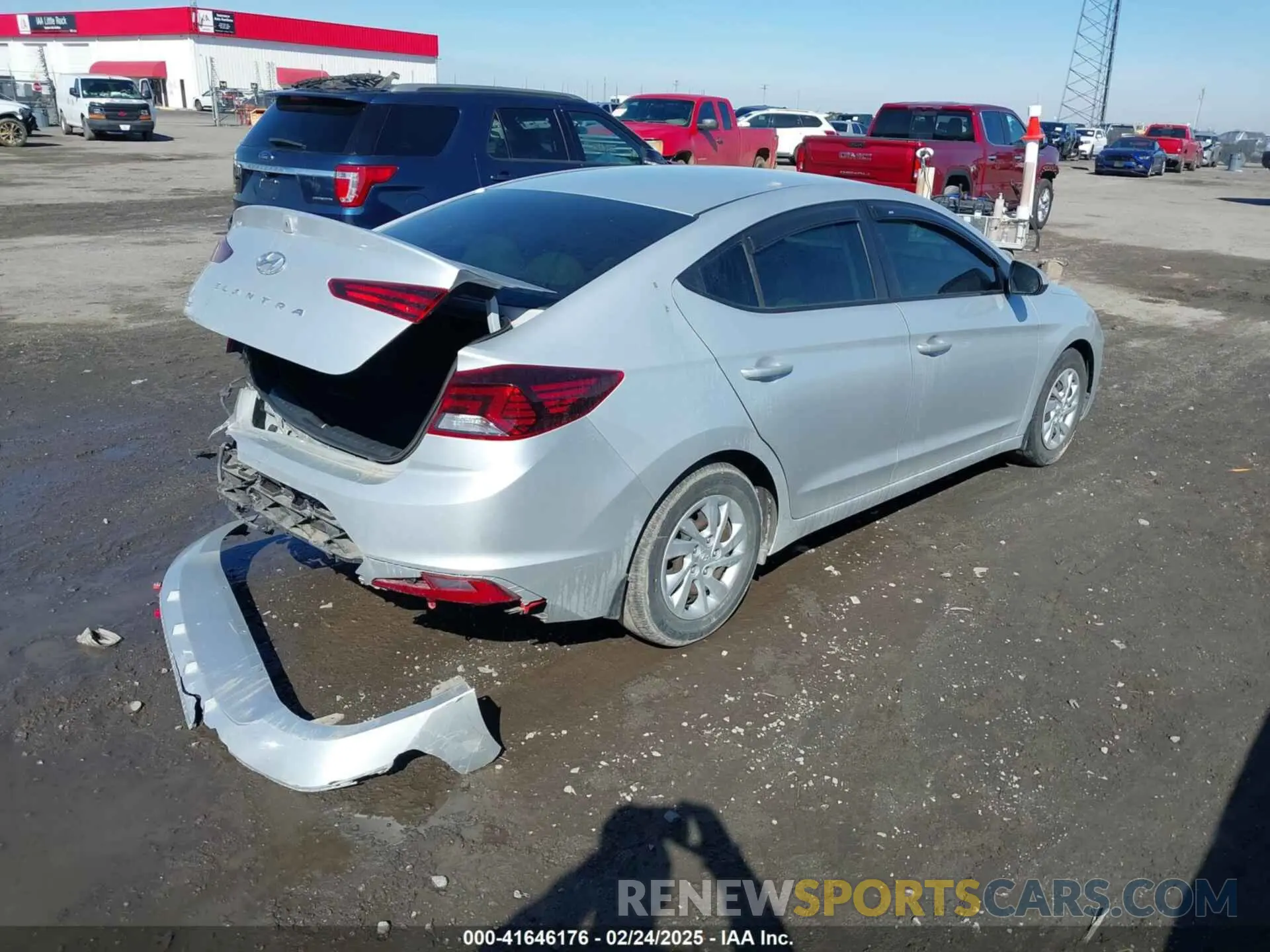 4 Photograph of a damaged car 5NPD74LF7LH527559 HYUNDAI ELANTRA 2020