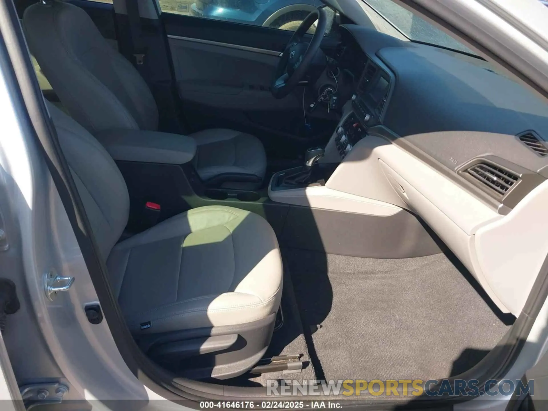 5 Photograph of a damaged car 5NPD74LF7LH527559 HYUNDAI ELANTRA 2020