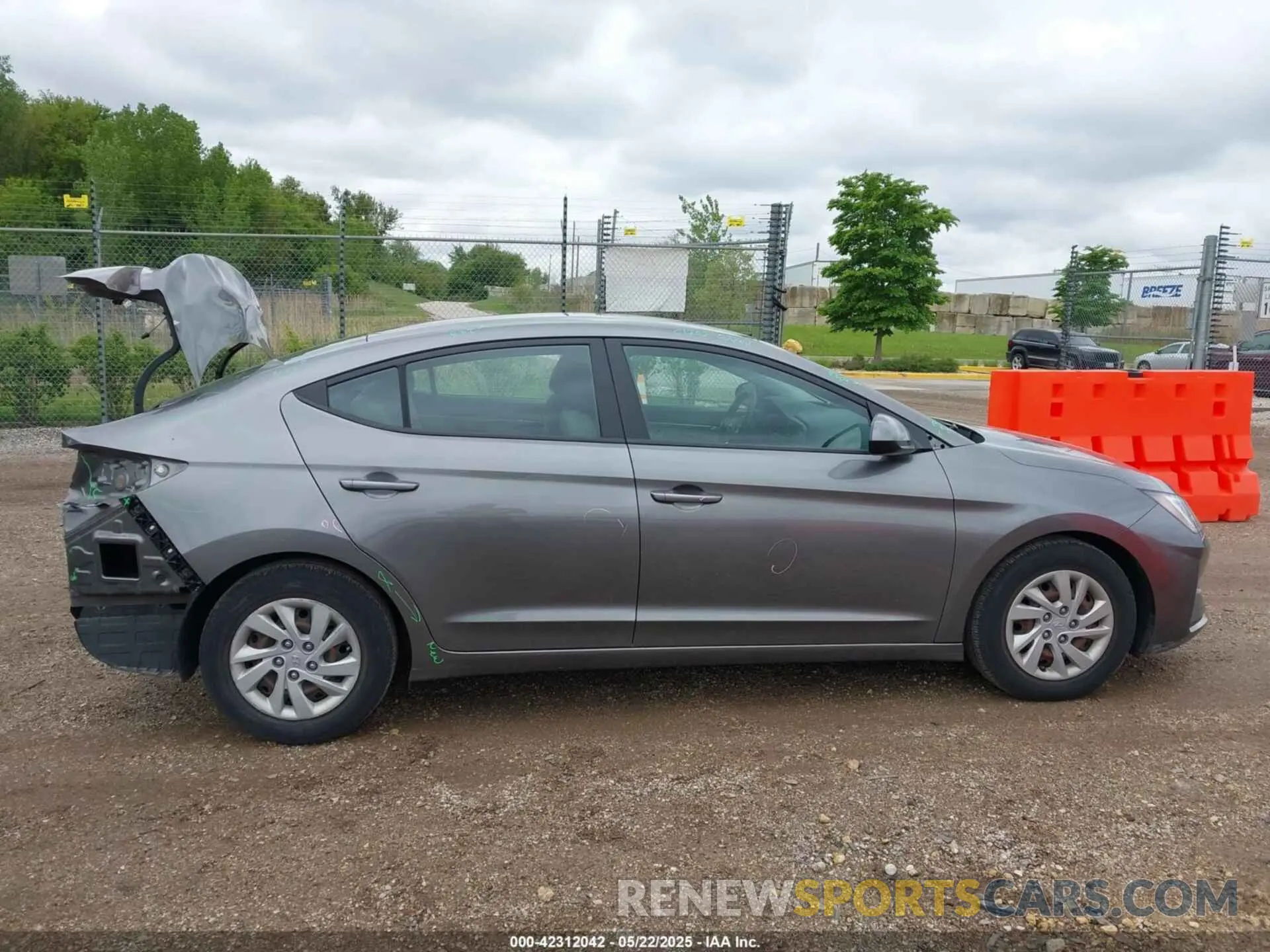 14 Photograph of a damaged car 5NPD74LF7LH536925 HYUNDAI ELANTRA 2020