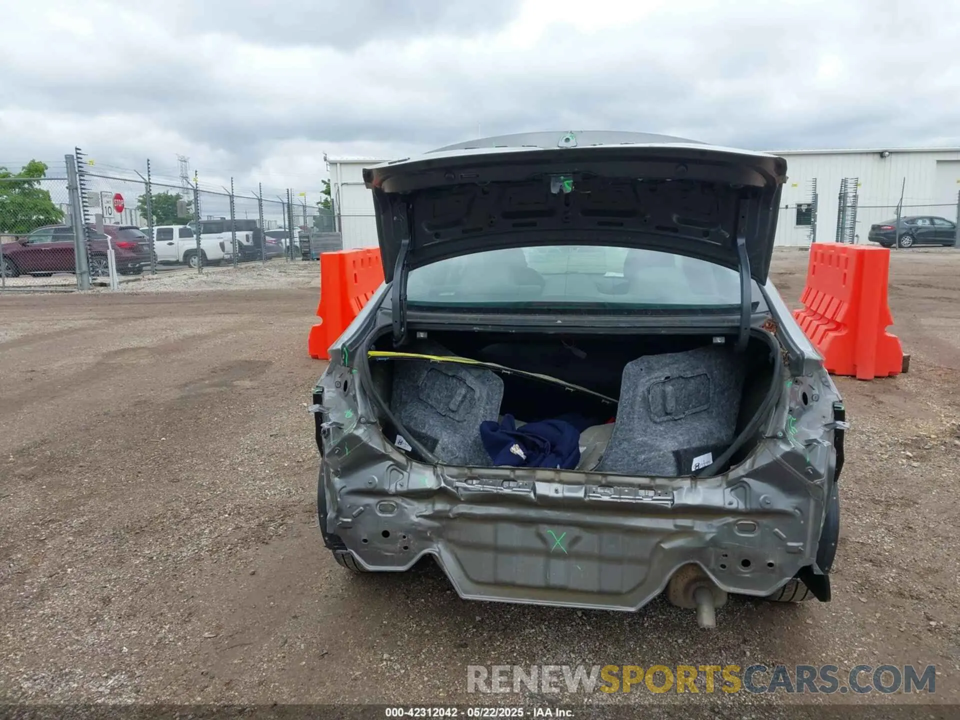 17 Photograph of a damaged car 5NPD74LF7LH536925 HYUNDAI ELANTRA 2020