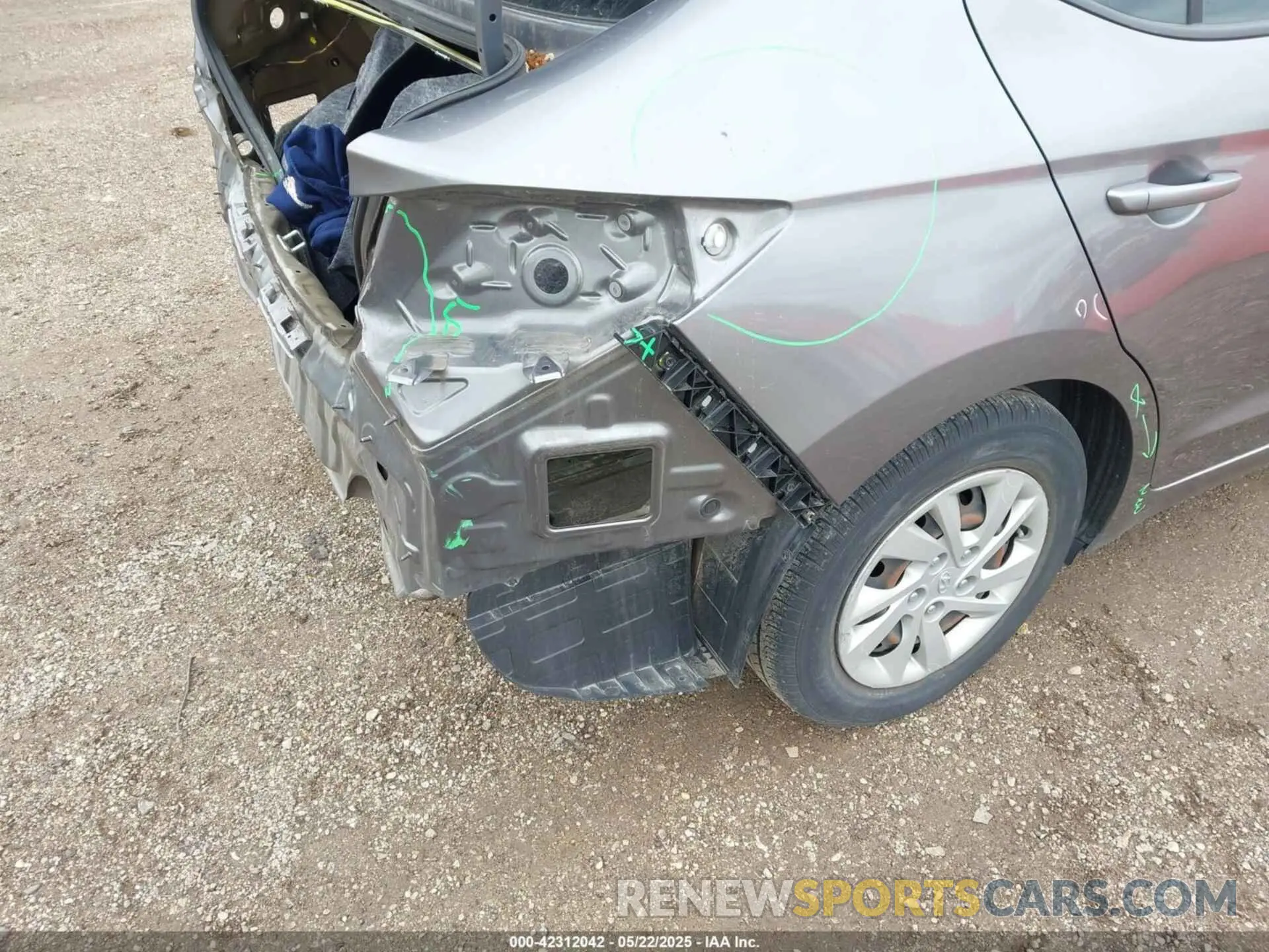 18 Photograph of a damaged car 5NPD74LF7LH536925 HYUNDAI ELANTRA 2020