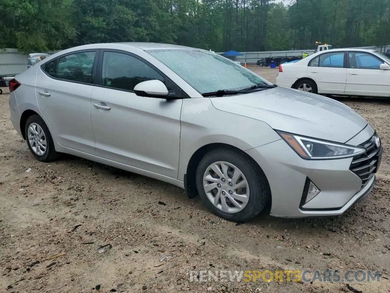 4 Photograph of a damaged car 5NPD74LF7LH538299 HYUNDAI ELANTRA 2020