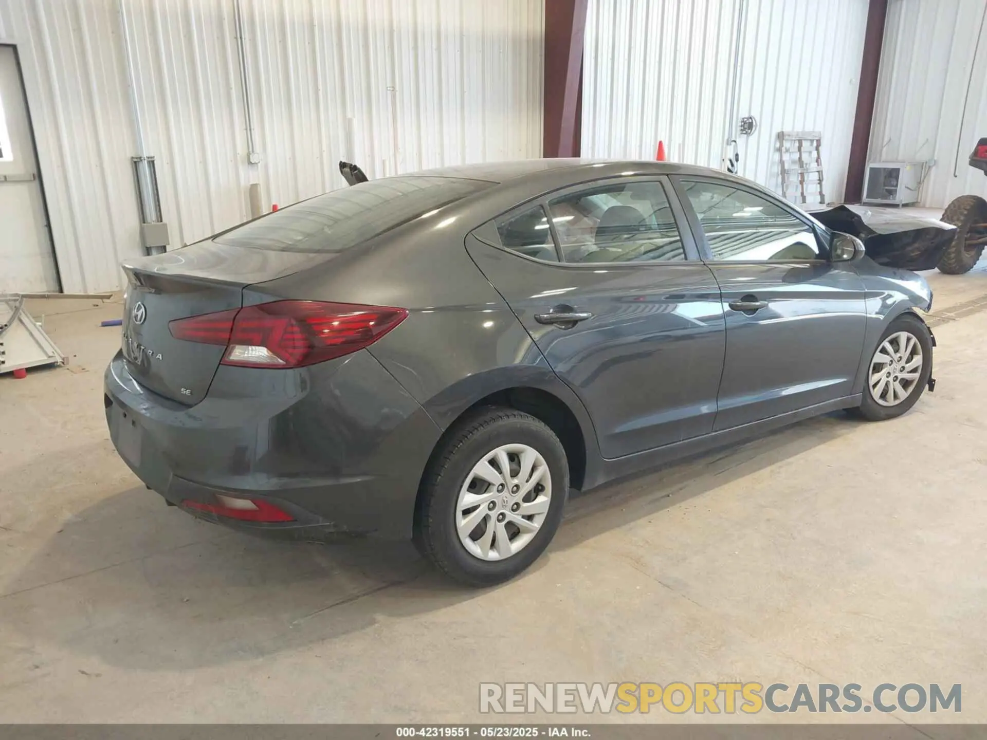 4 Photograph of a damaged car 5NPD74LF7LH550498 HYUNDAI ELANTRA 2020