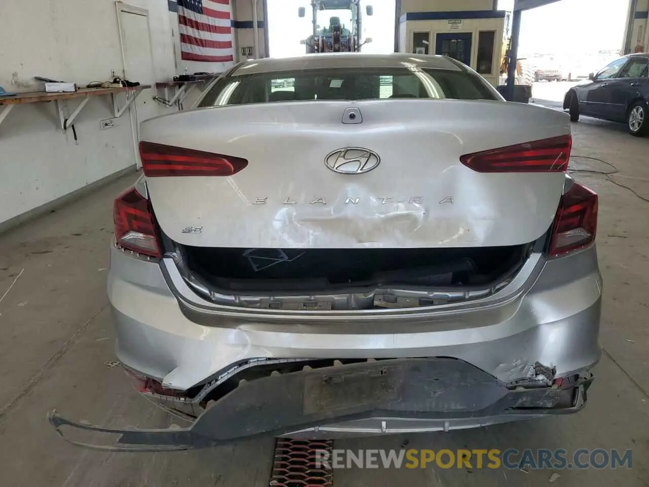 6 Photograph of a damaged car 5NPD74LF7LH602261 HYUNDAI ELANTRA 2020