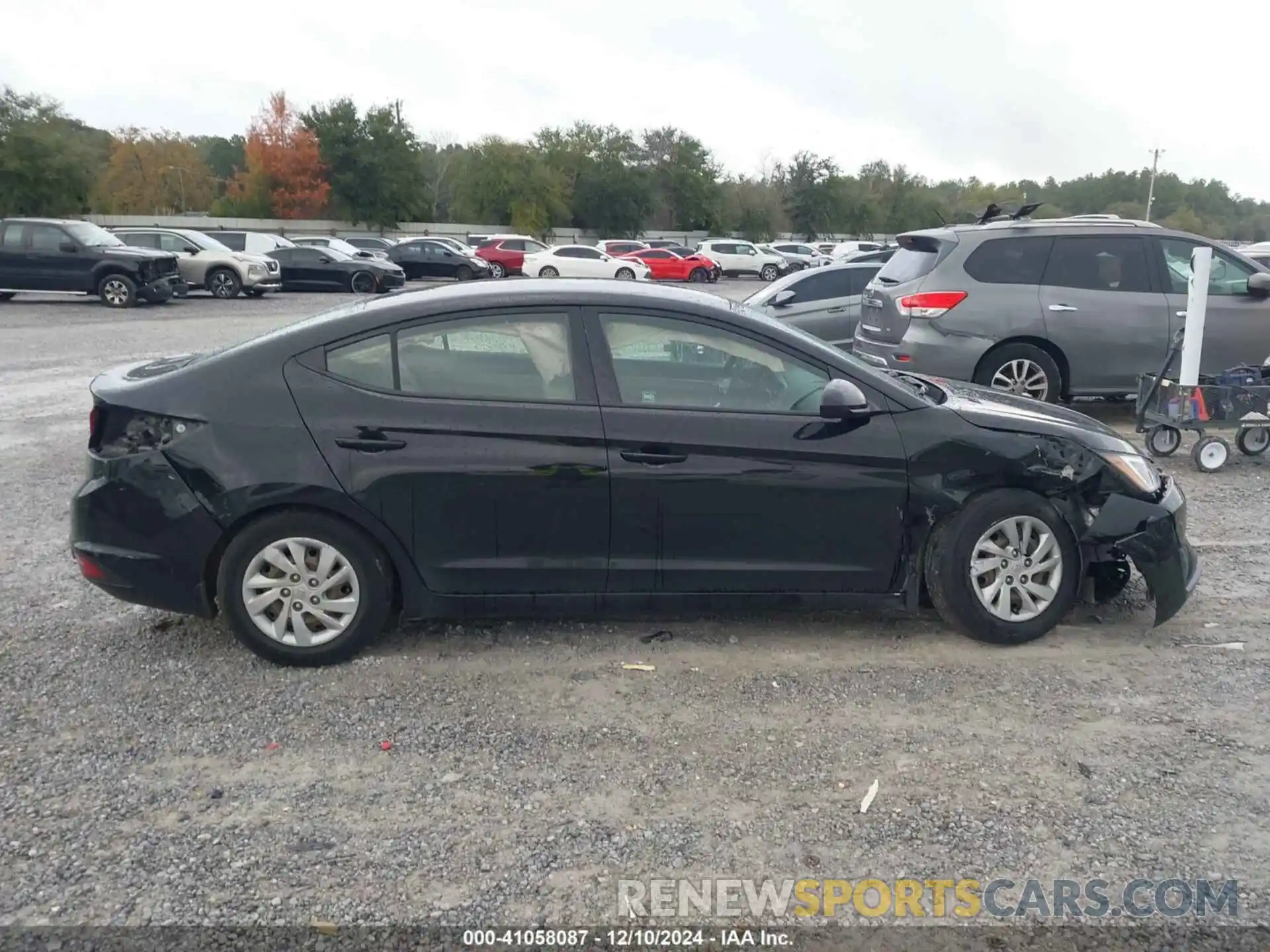 13 Photograph of a damaged car 5NPD74LF7LH610974 HYUNDAI ELANTRA 2020